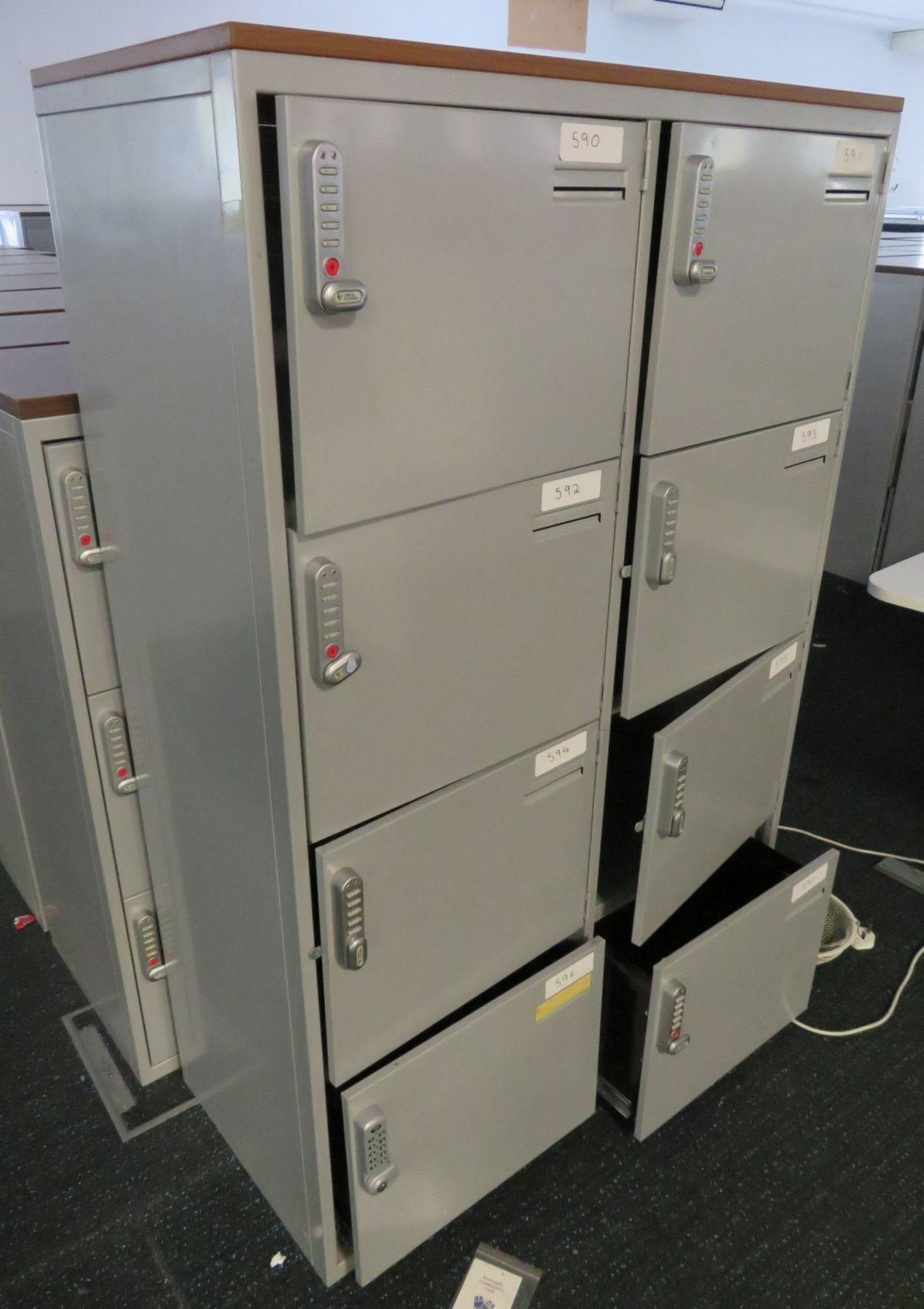 Bank Of 8 Lockers. This Is An Overview Picture And You Will Receive One In Similar Condition. - Image 3 of 3