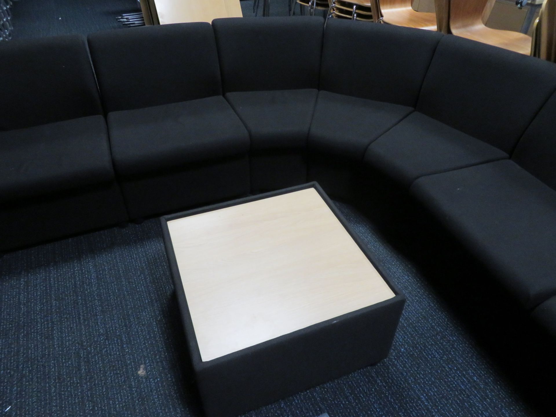 Waiting Room Corner Sofa With Coffee Table. Dimensions: 2000x2000mm (LxL) - Image 2 of 3