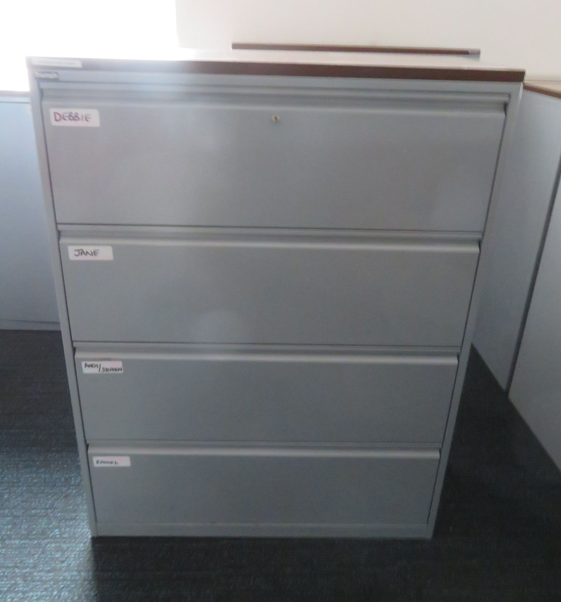 Metal 4 Drawer Filing Cabinet. Dimensions: 1000x480x1300mm (LxDxH)