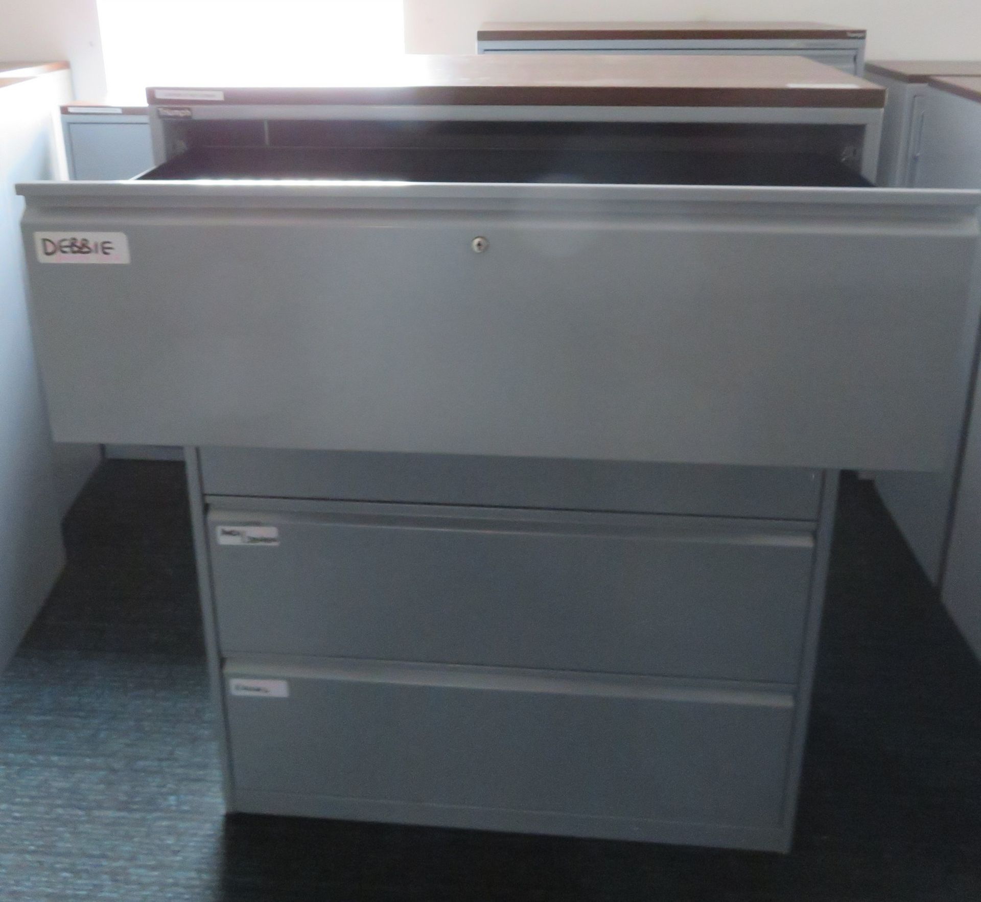 Metal 4 Drawer Filing Cabinet. Dimensions: 1000x480x1300mm (LxDxH) - Image 2 of 2