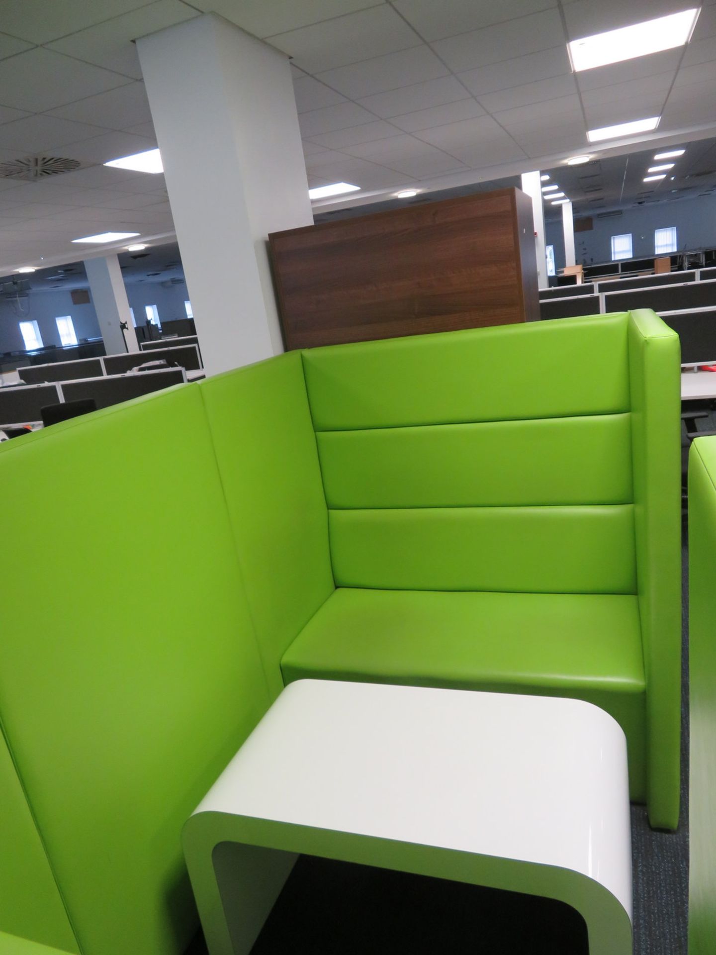 Padded Office Chill Out Pod/Booth And Table. - Image 3 of 4