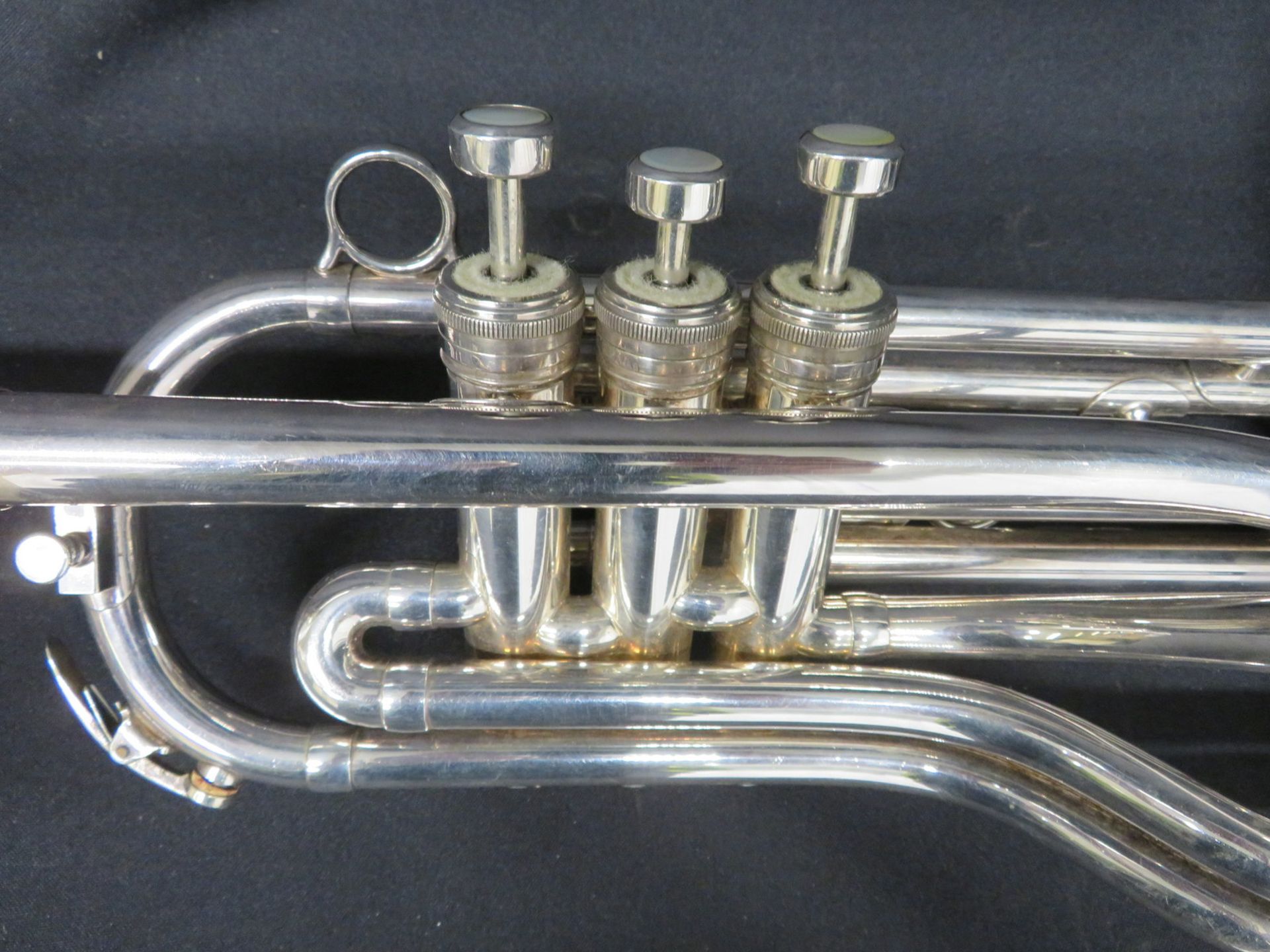 Boosey & Hawkes Besson 700 London tenor fanfare trumpet with case. Serial number: 707-721126. - Bild 6 aus 18