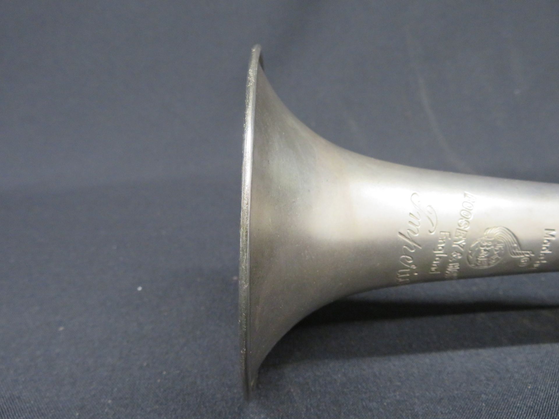 Boosey & Hawkes Imperial fanfare trumpet with case. Serial number: 622077. - Bild 13 aus 19