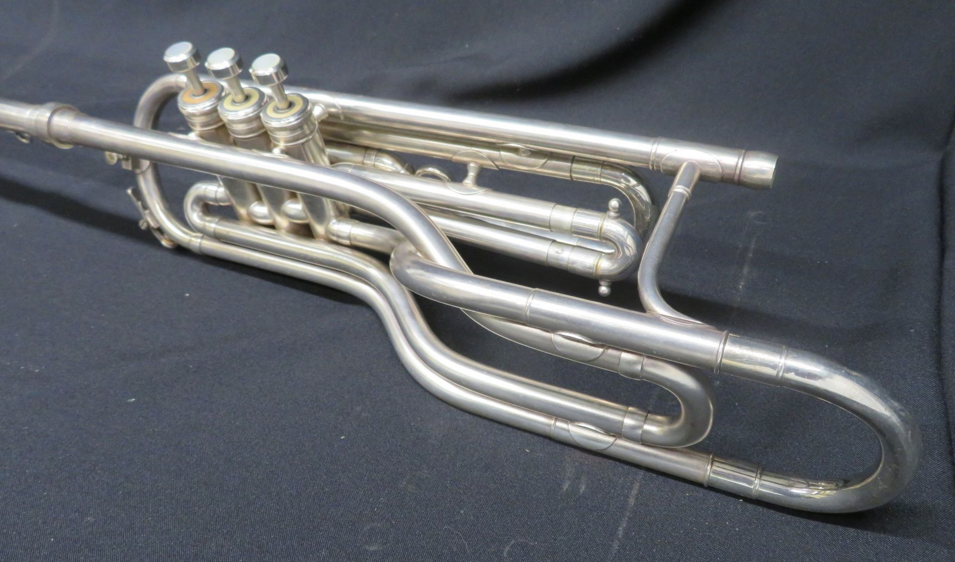 Boosey & Hawkes Imperial tenor fanfare trumpet with case. Serial number: 524098. - Bild 4 aus 20