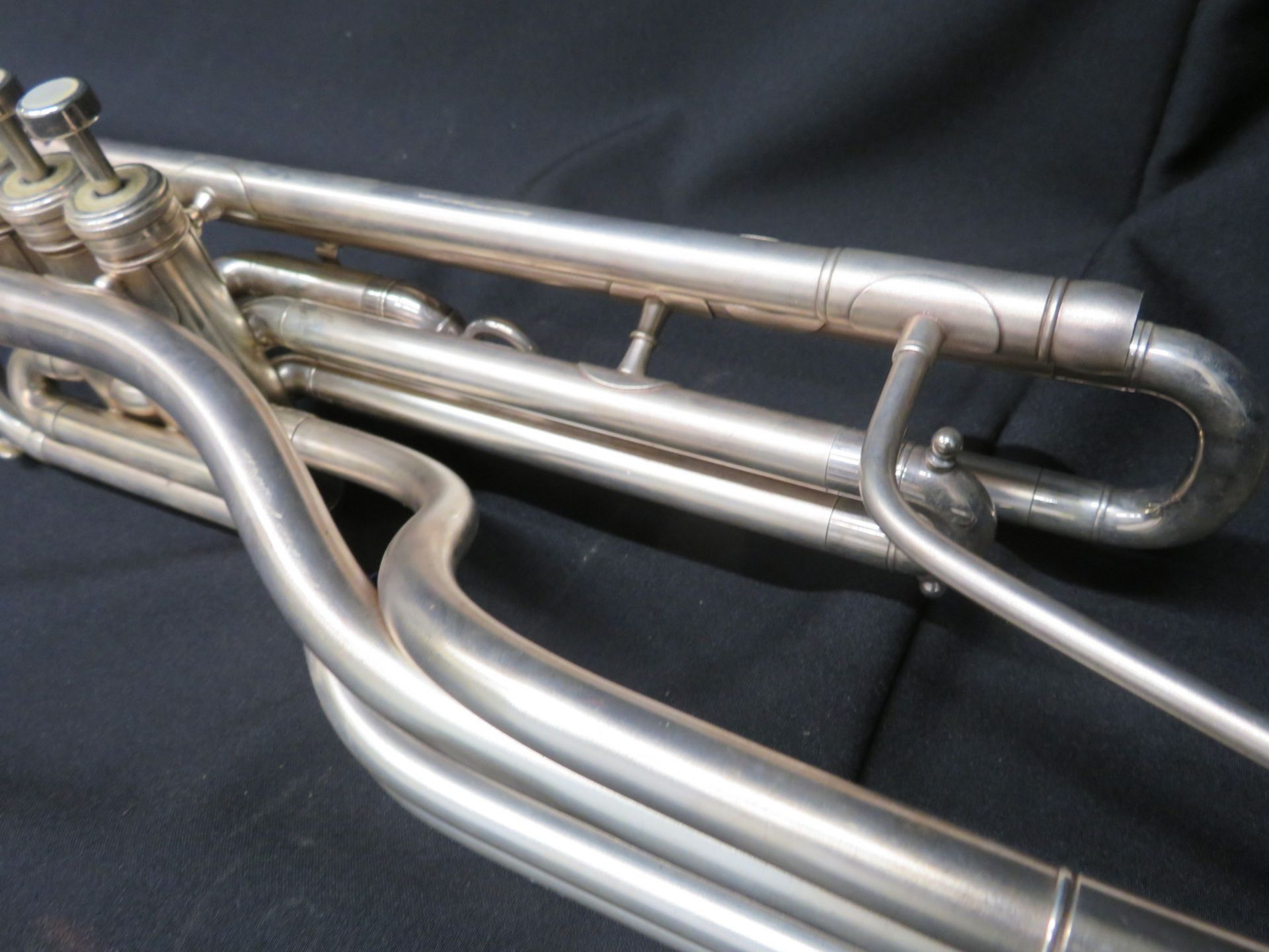 Boosey & Hawkes Imperial bass fanfare trumpet with case. Serial number: 632450. - Image 6 of 17