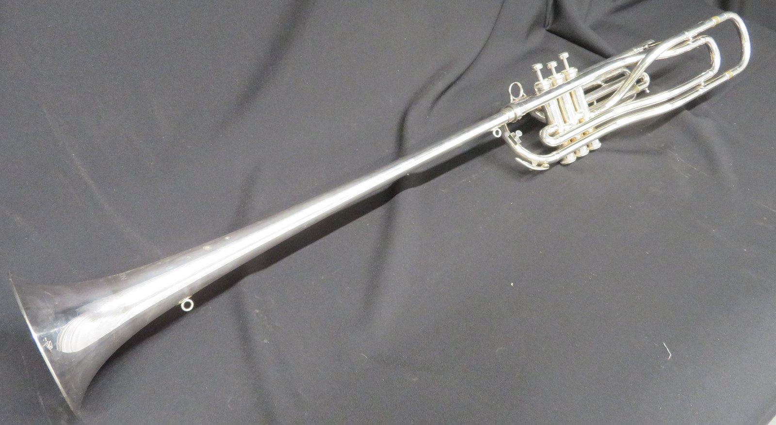 Boosey & Hawkes Besson 700 London tenor fanfare trumpet with case. Serial number: 707-721126. - Image 3 of 18
