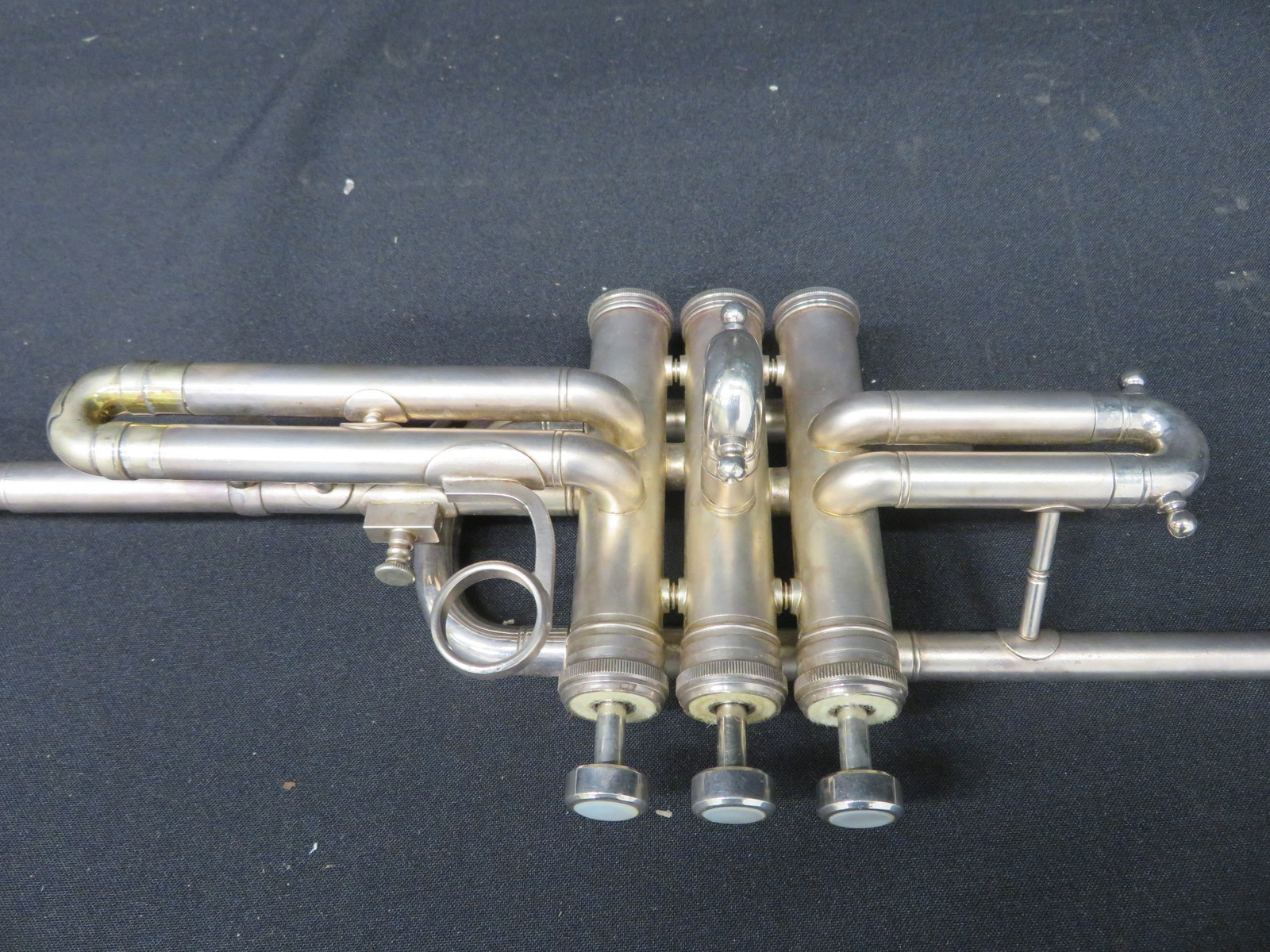 Boosey & Hawkes Imperial fanfare trumpet with case. Serial number: 622077. - Image 9 of 19