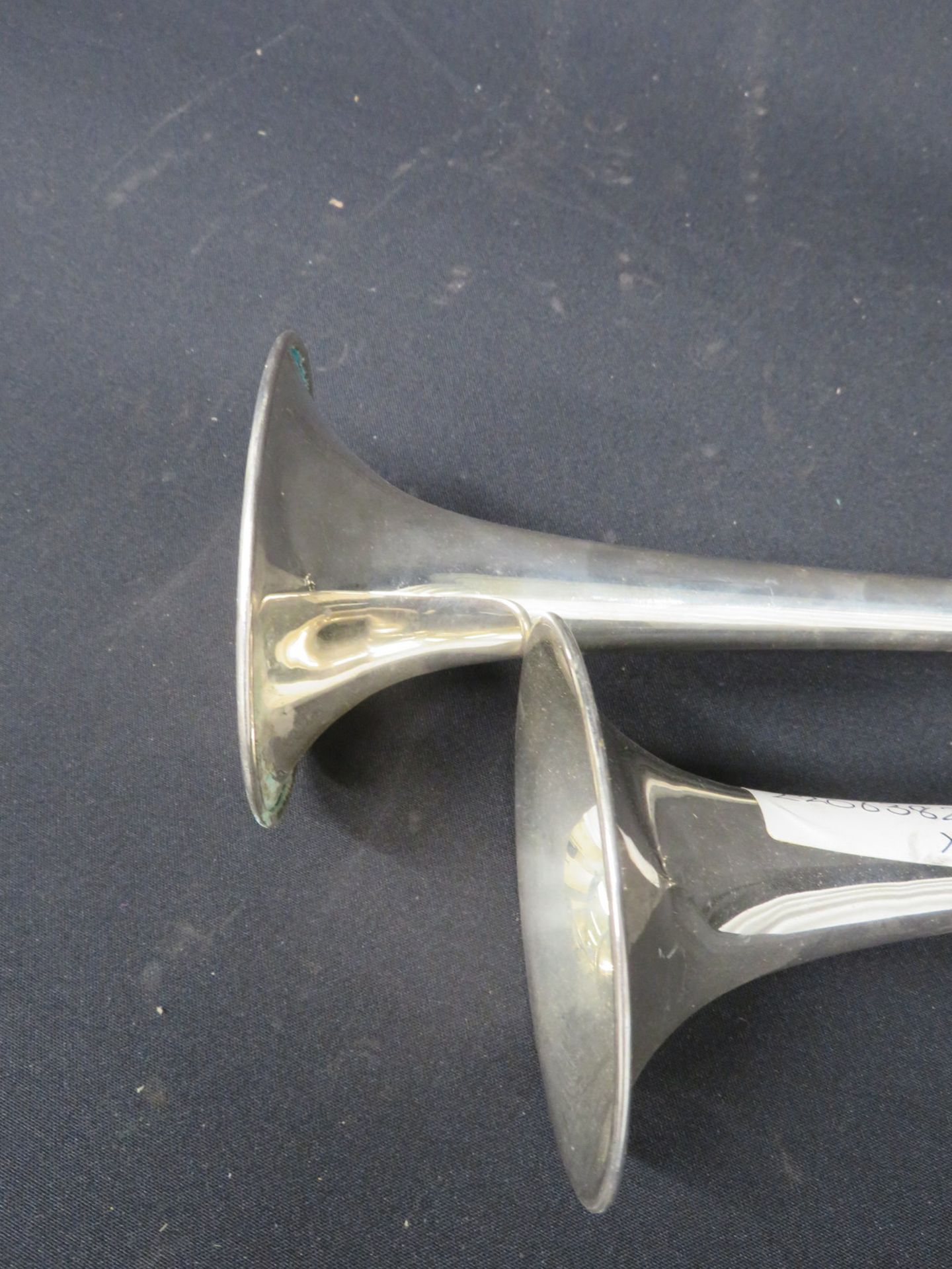 2x Unbranded fanfare trumpet horns. - Bild 6 aus 6