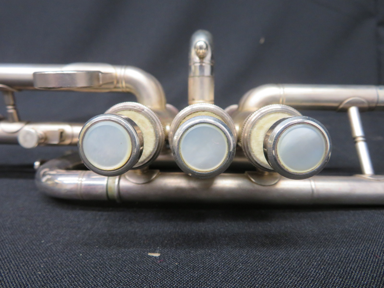 Boosey & Hawkes Imperial fanfare trumpet with case. Serial number: 622077. - Image 8 of 19