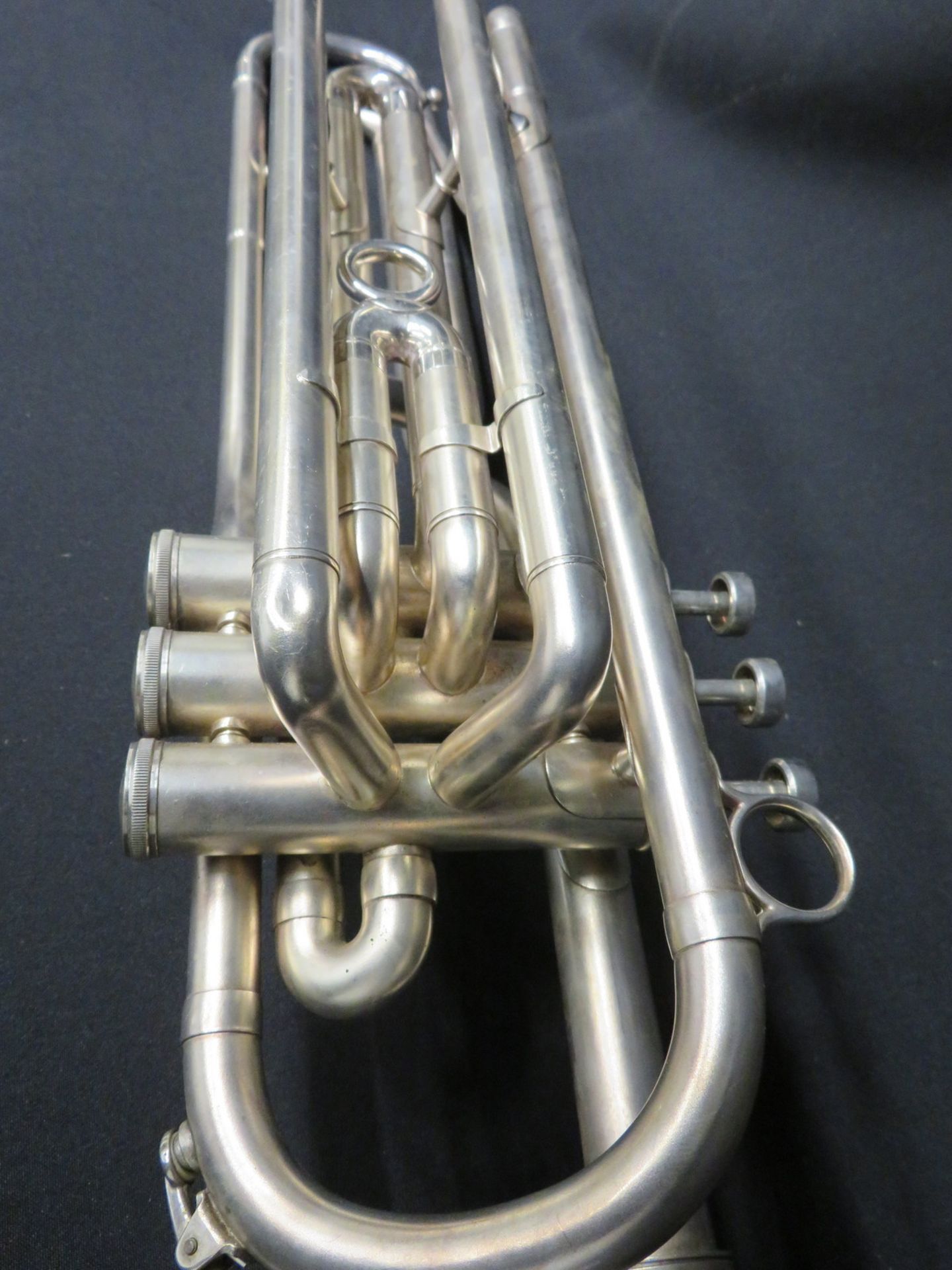 Boosey & Hawkes Imperial bass fanfare trumpet with case. Serial number: 632450. - Bild 13 aus 17