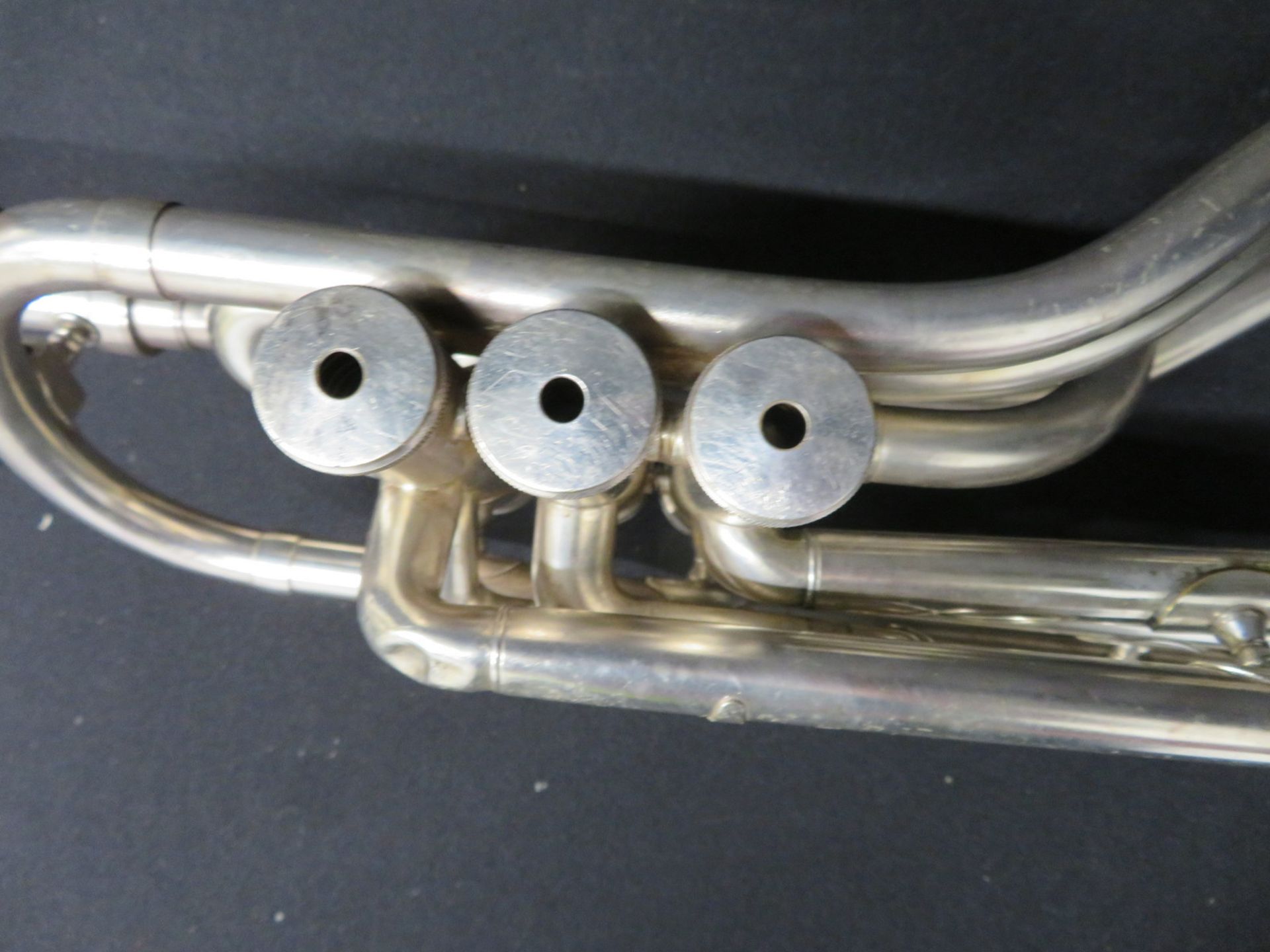 Boosey & Hawkes Imperial tenor fanfare trumpet with case. Serial number: 524098. - Bild 16 aus 20