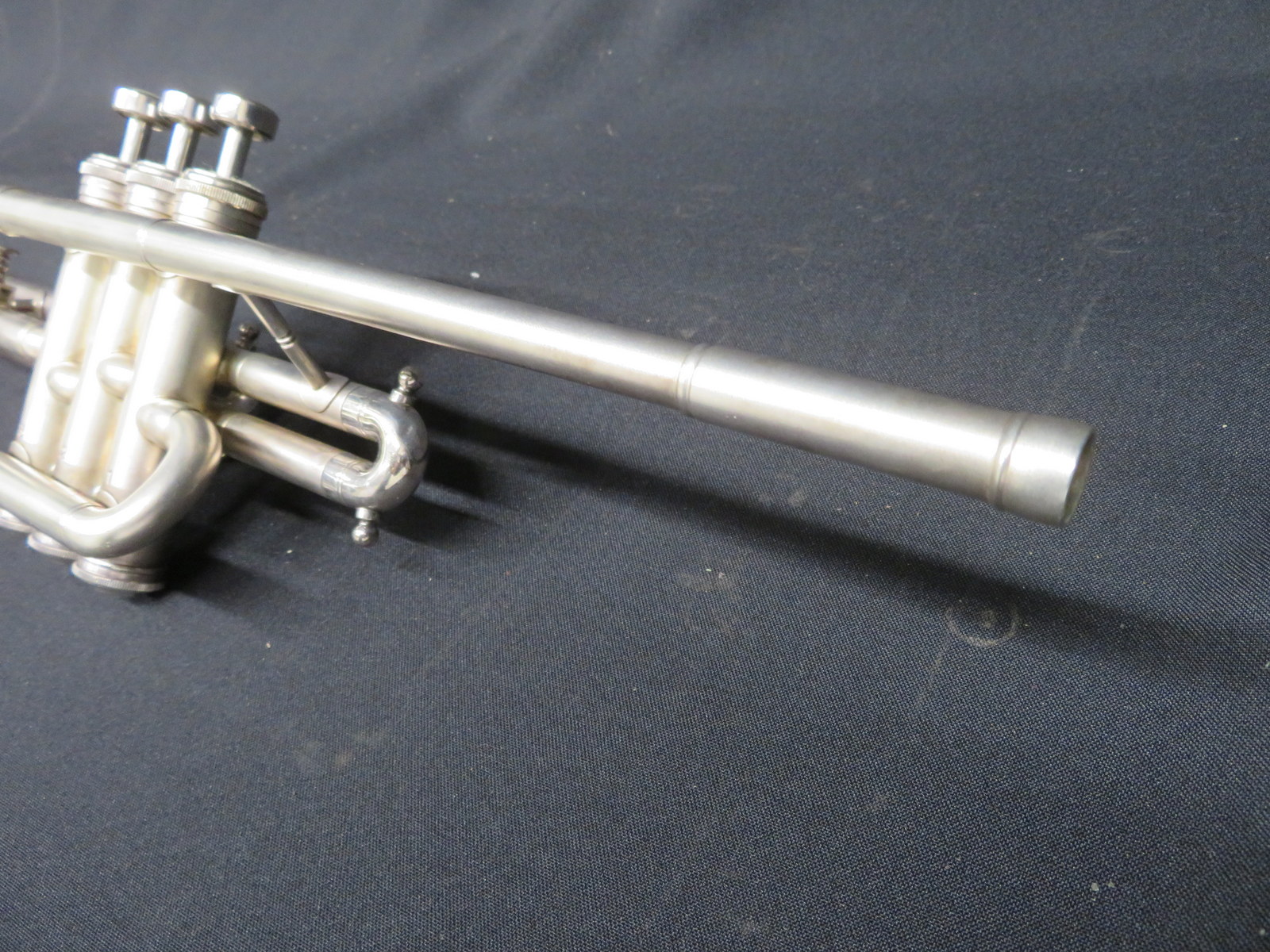 Boosey & Hawkes Imperial fanfare trumpet with case. Serial number: 622077. - Image 6 of 19