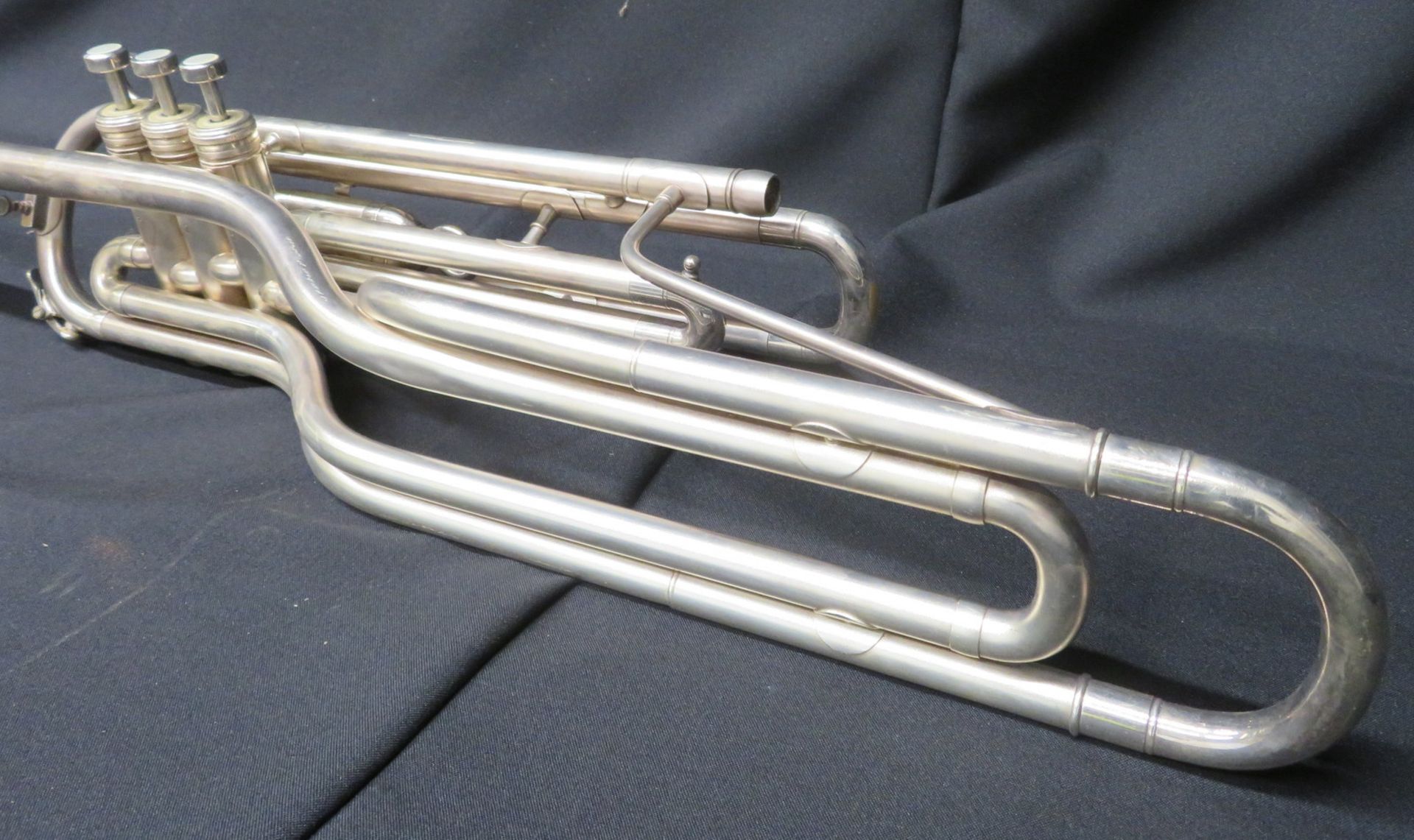 Boosey & Hawkes Imperial bass fanfare trumpet with case. Serial number: 632450. - Image 4 of 17