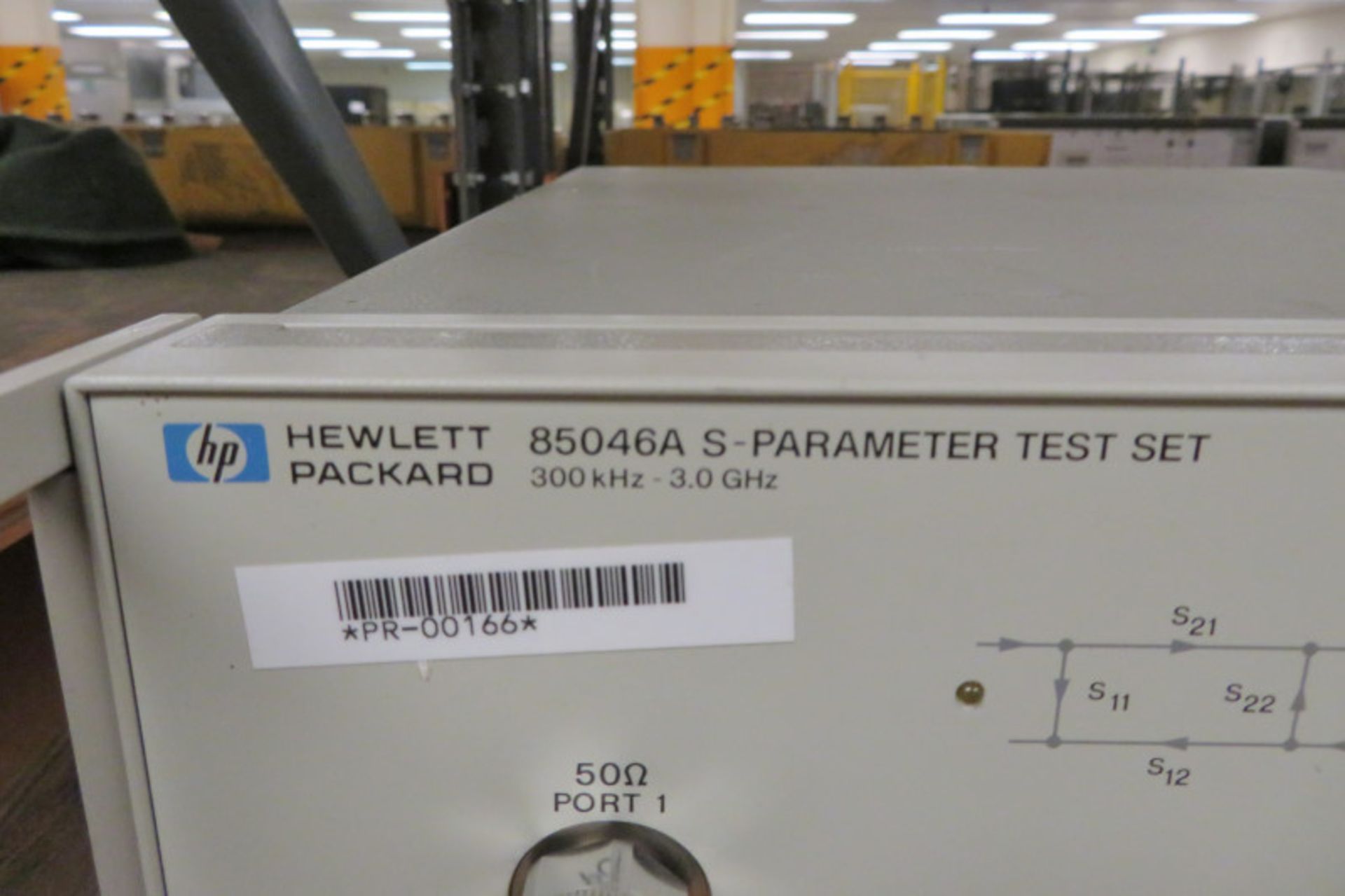 HP 85046A S-Parameter Test Set 300kHz - 3.0GHz (No Power Cable) - Image 2 of 3