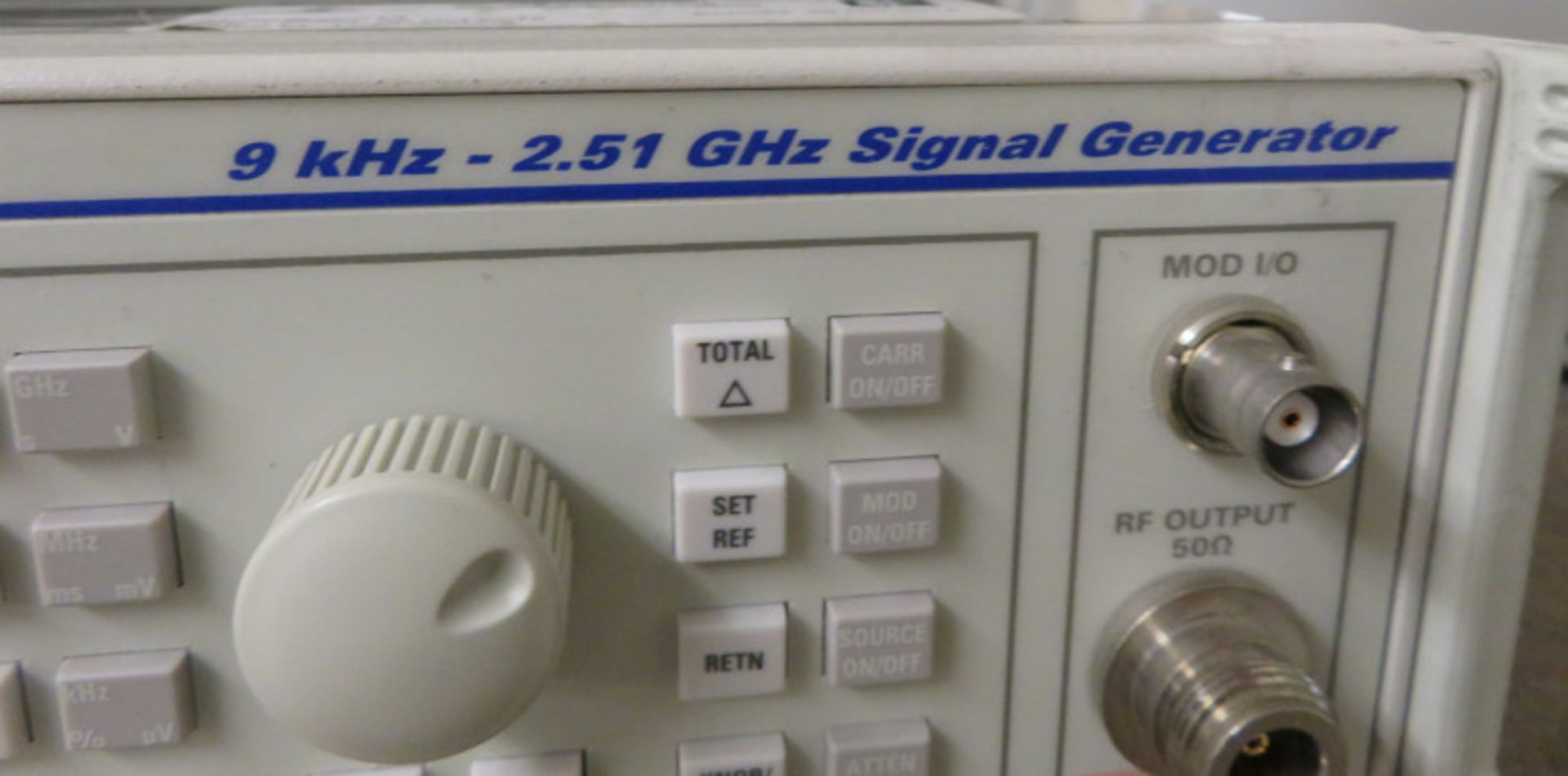 IFR 2025 9kHz - 2.51GHz Signal Generator (No Power Cable) - Image 2 of 3