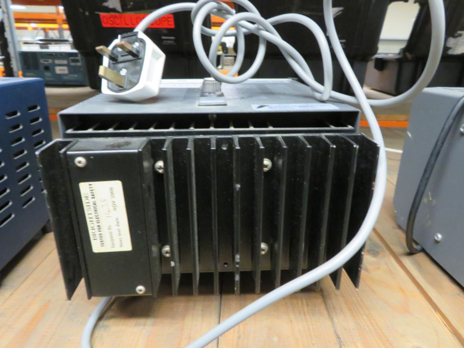 Farnell TOPS 3D Triple Output Power Supply - Image 4 of 4