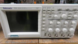 Tektronix TDS 224 Four Channel Digital Real Time Oscilloscope - 100MHz 1GS/s (No Power Cab