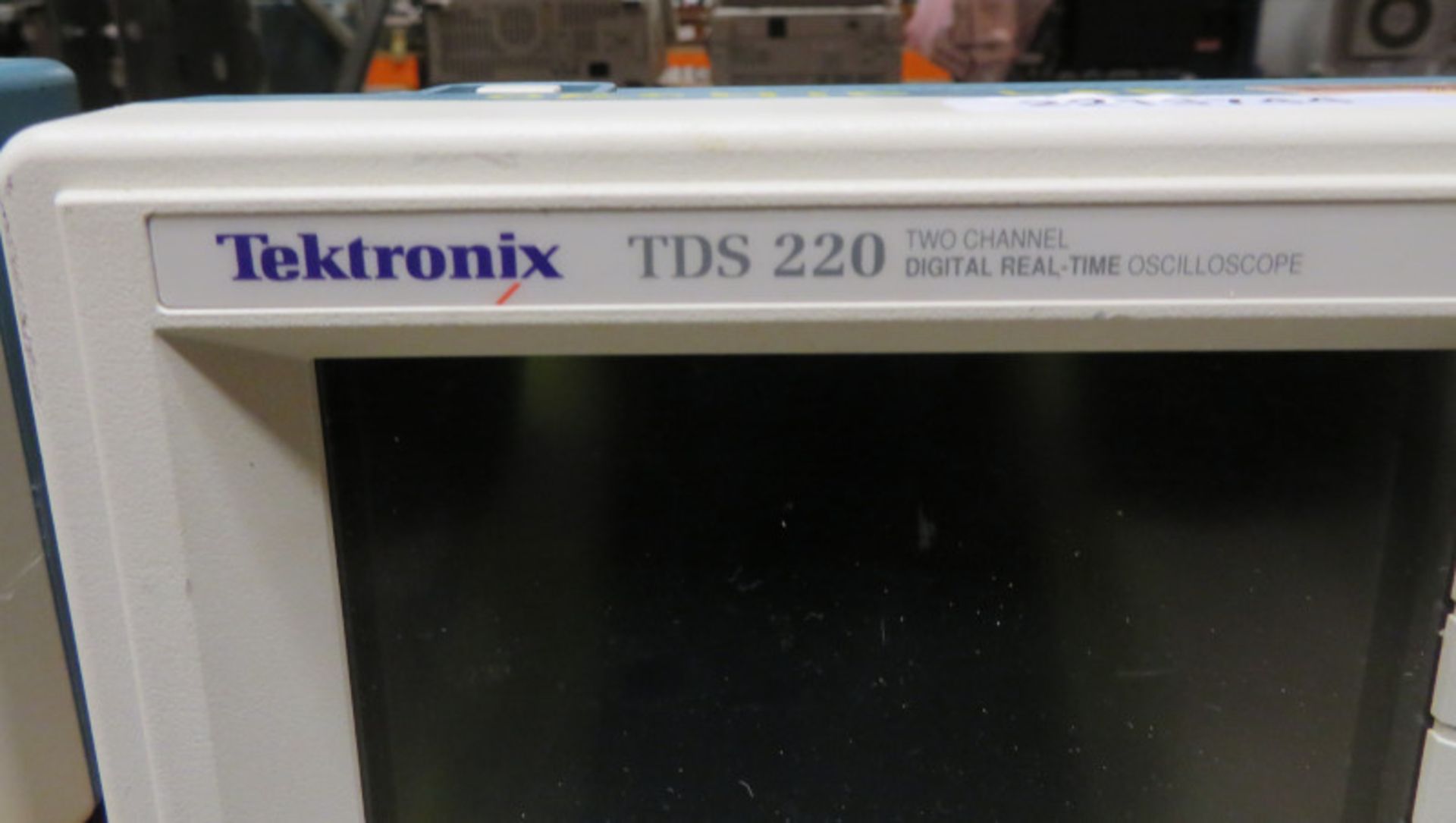 Tektronix TDS 220 Two Channel Digital Real Time Oscilloscope - 100MHz 1GS/s (No Power Cabl - Image 2 of 3