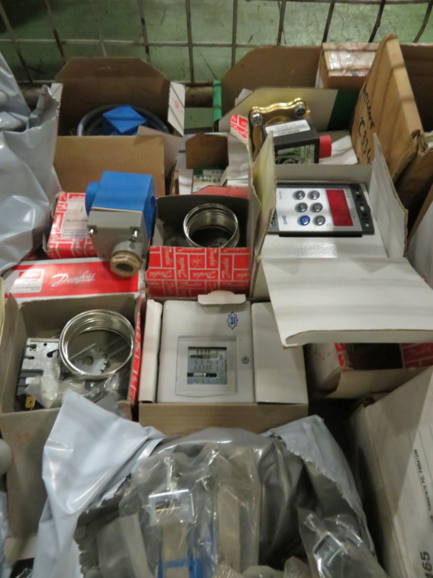 Electrical spares, switches, covers - Image 5 of 5