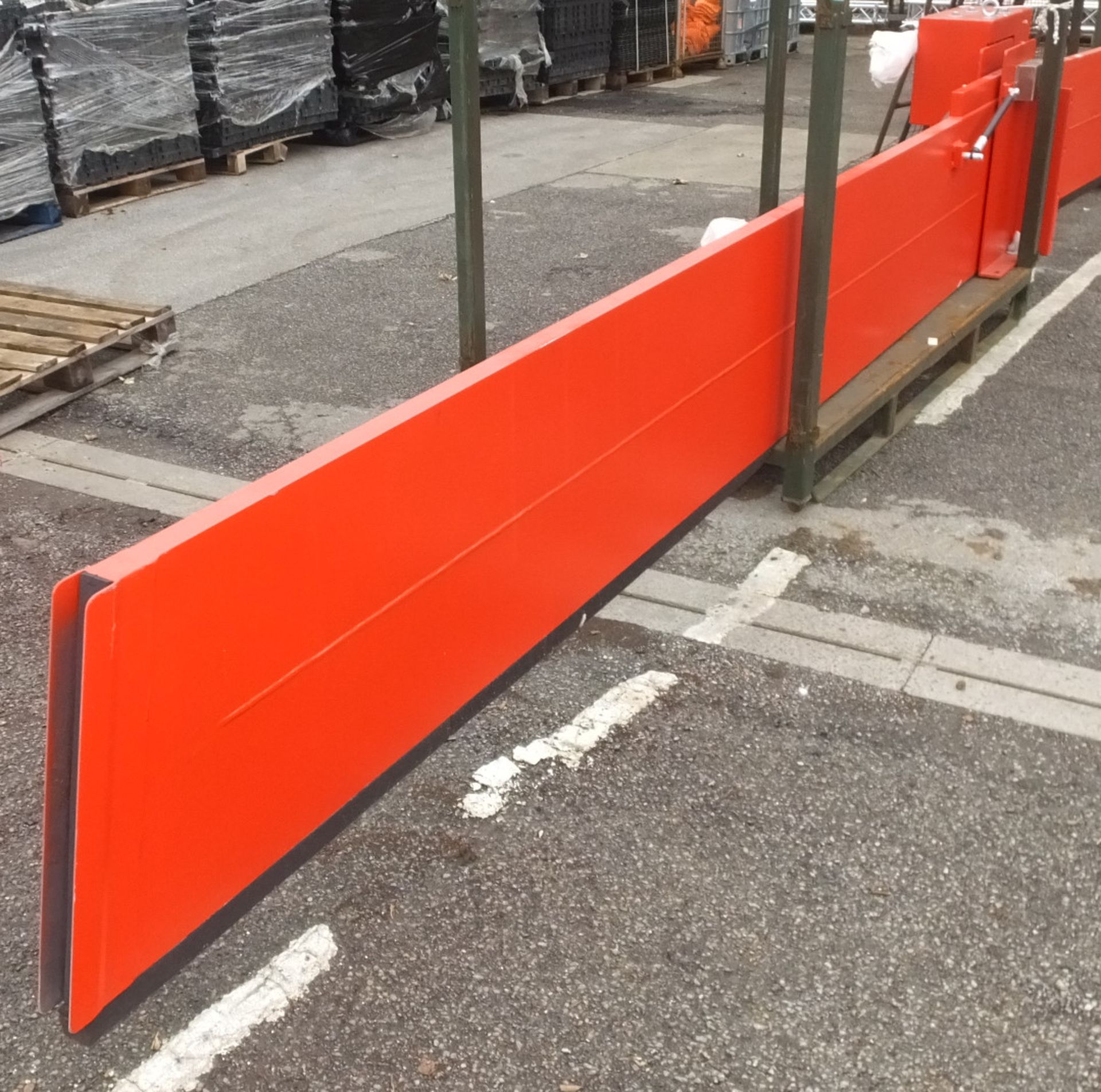 Flood barrier assembly - Pair - Lengths 4460mm (Right Side) & 4460mm (Left Side) - Image 13 of 14