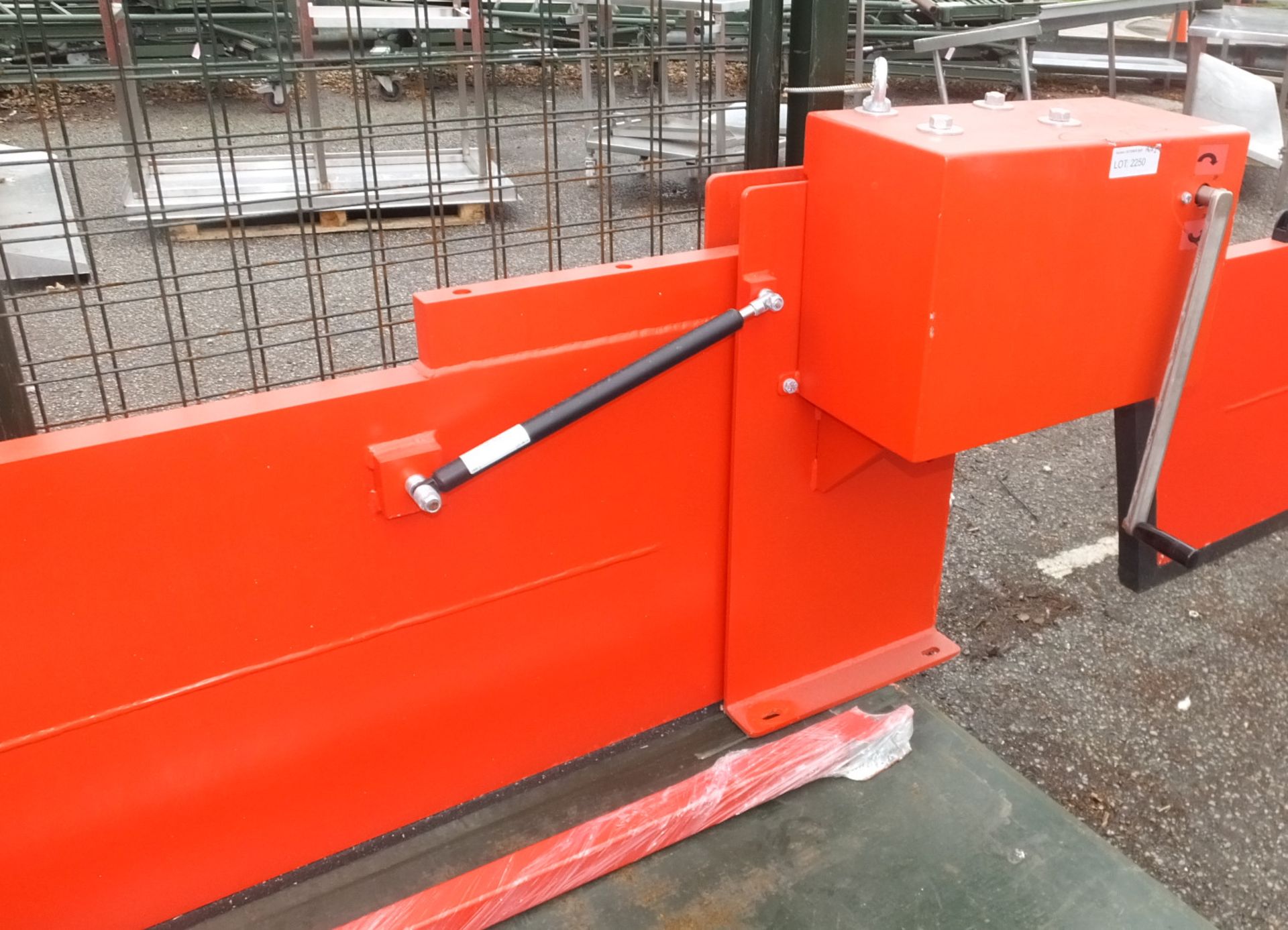Flood barrier assembly - Pair - Lengths 4460mm (Right Side) & 4460mm (Left Side) - Image 3 of 14
