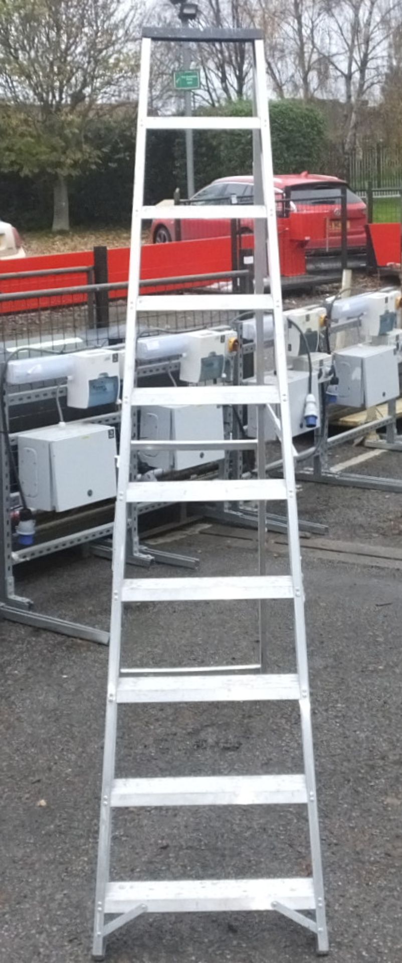 9 step & platform safety ladder - Image 3 of 3