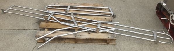 Serving tray rail assembly