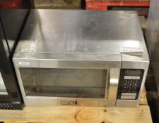 Buffalo GK642 Programmable Microwave Oven 240v
