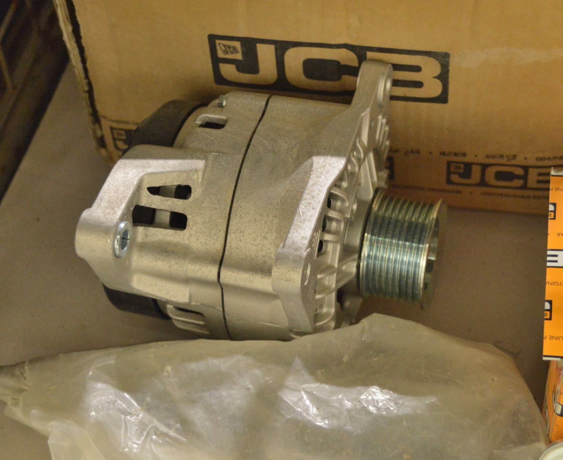 Various Vehicle Parts - Lamps - JCB, Hella, Rubbolite, JCB Filters, alternator - Image 2 of 4