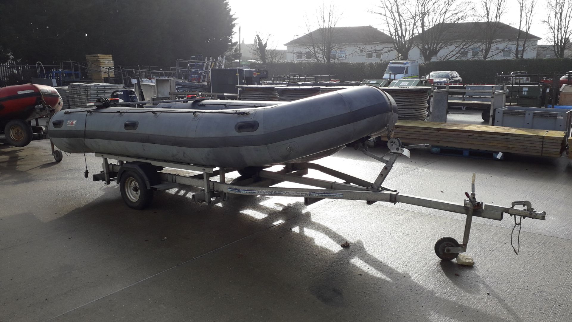 Avon W4.65 inflatable boat - Grey - Suzuki 4 Outboard engine - Quicksilver tank Bramber trailer - Image 2 of 14