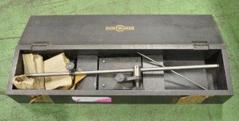 M&W E102B Surface Gauge