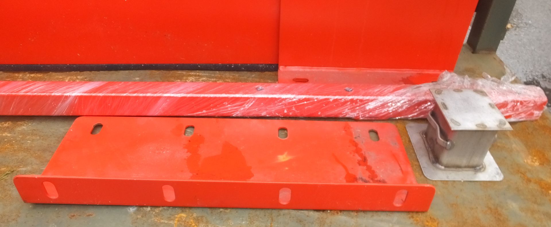 Flood barrier assembly - Pair - Lengths 4460mm (Right Side) & 4450mm (Left Side) - Image 12 of 12