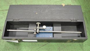 M&W E102B Surface Gauge