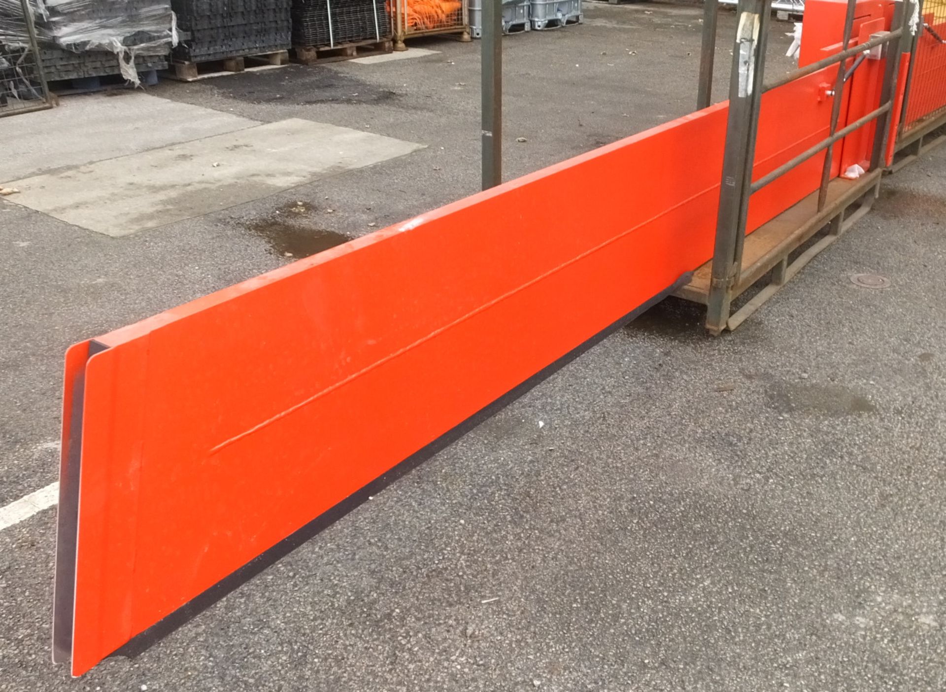 Flood barrier assembly - Pair - Lengths 4460mm (Right Side) & 4450mm (Left Side) - Image 6 of 12