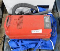 UMB 900 vacuum cleaner