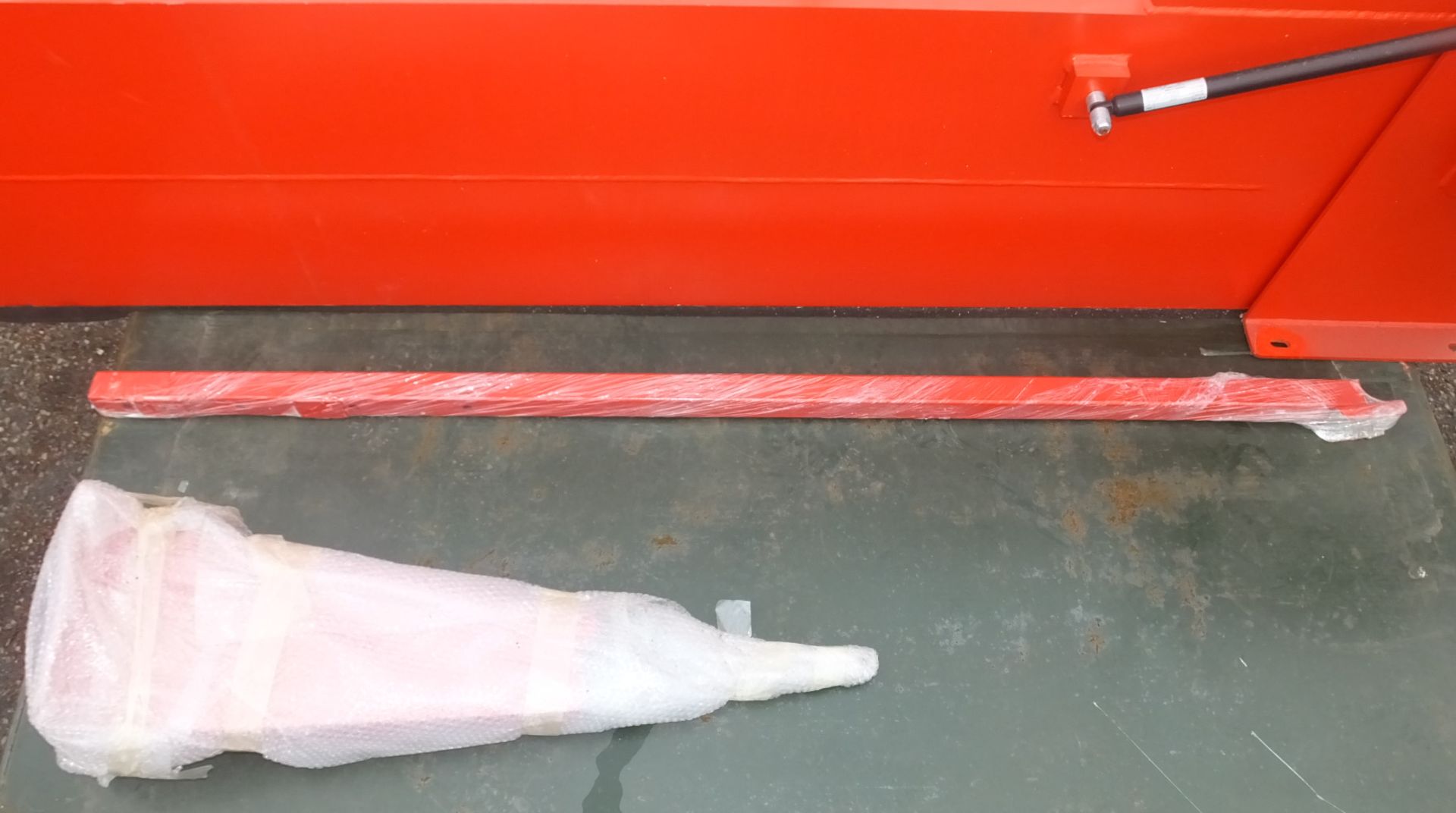 Flood barrier assembly - Pair - Lengths 4460mm (Right Side) & 4460mm (Left Side) - Image 9 of 14