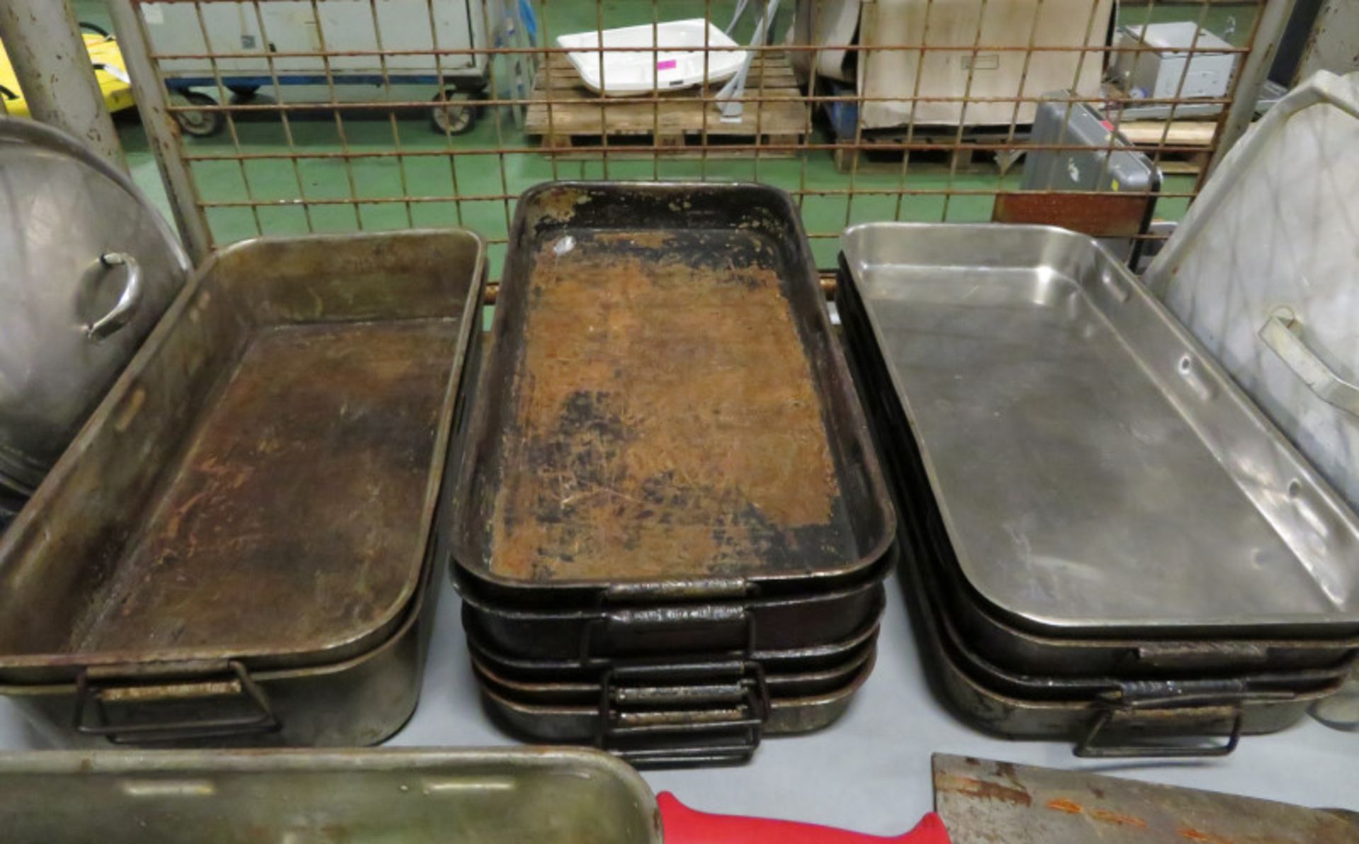 Cooking trays, pan lids, utensils - Image 4 of 4