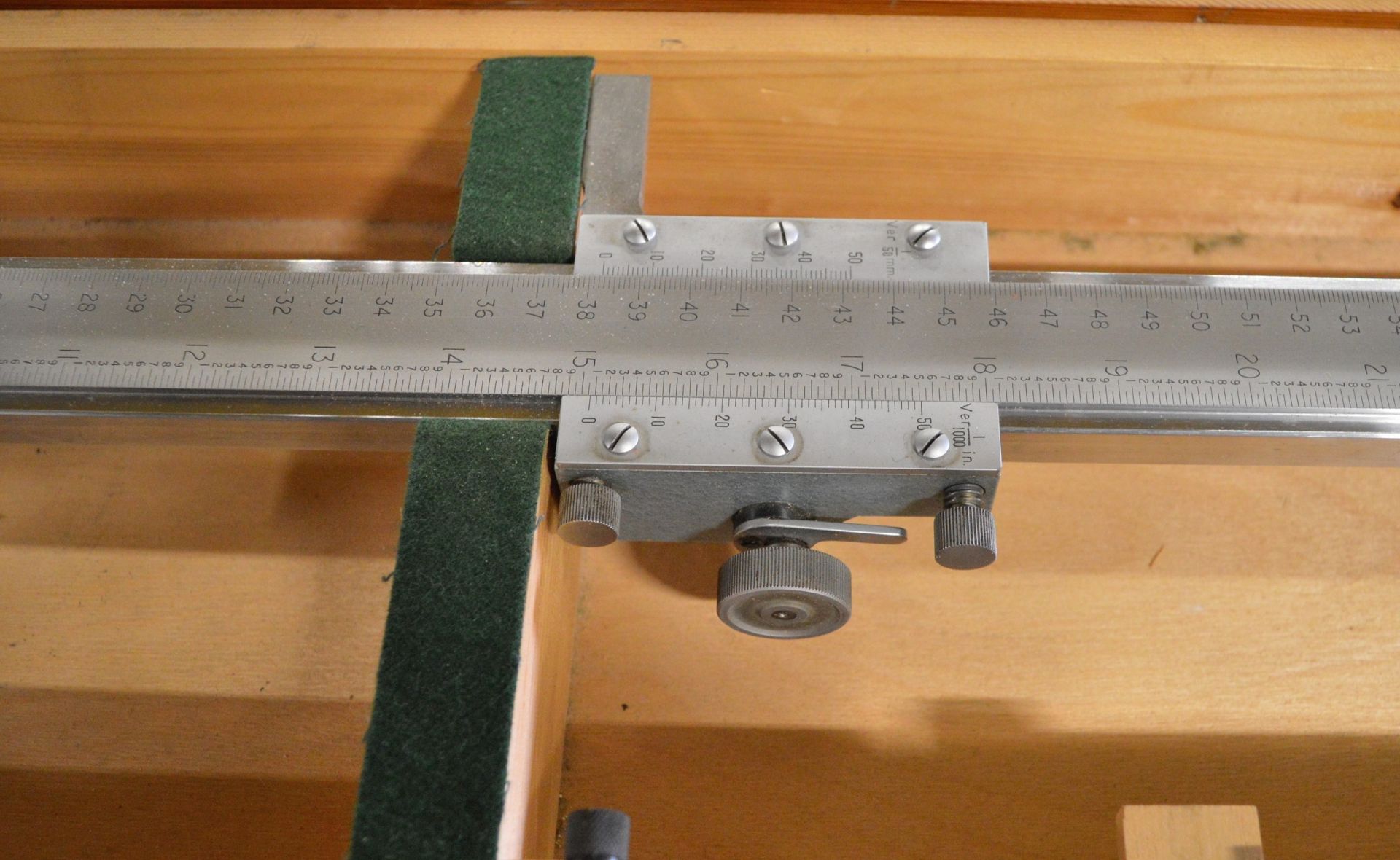 Vernier Height Gauge in wooden case - Image 2 of 2