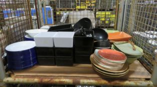 Various crockery - plates, bowls