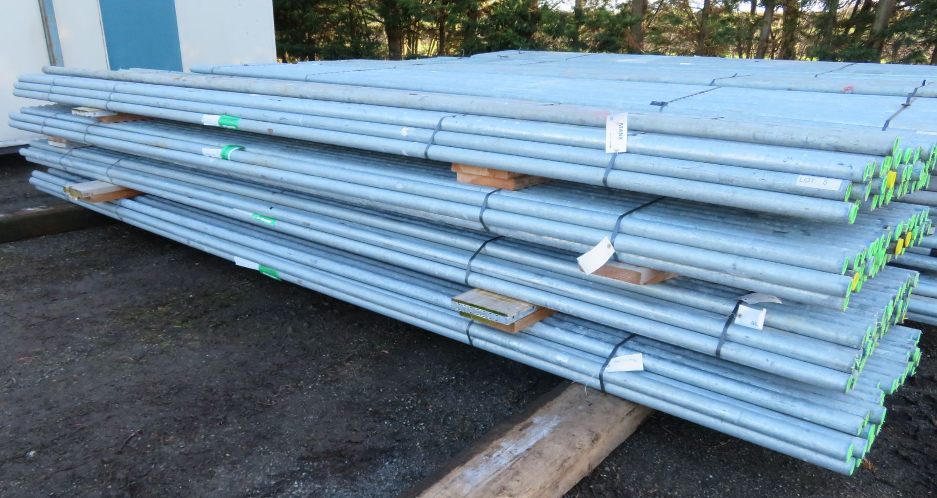 200x 16ft Galvanised Steel Scaffolding Poles 48mm Diameter x 4mm Thick. - Image 2 of 4