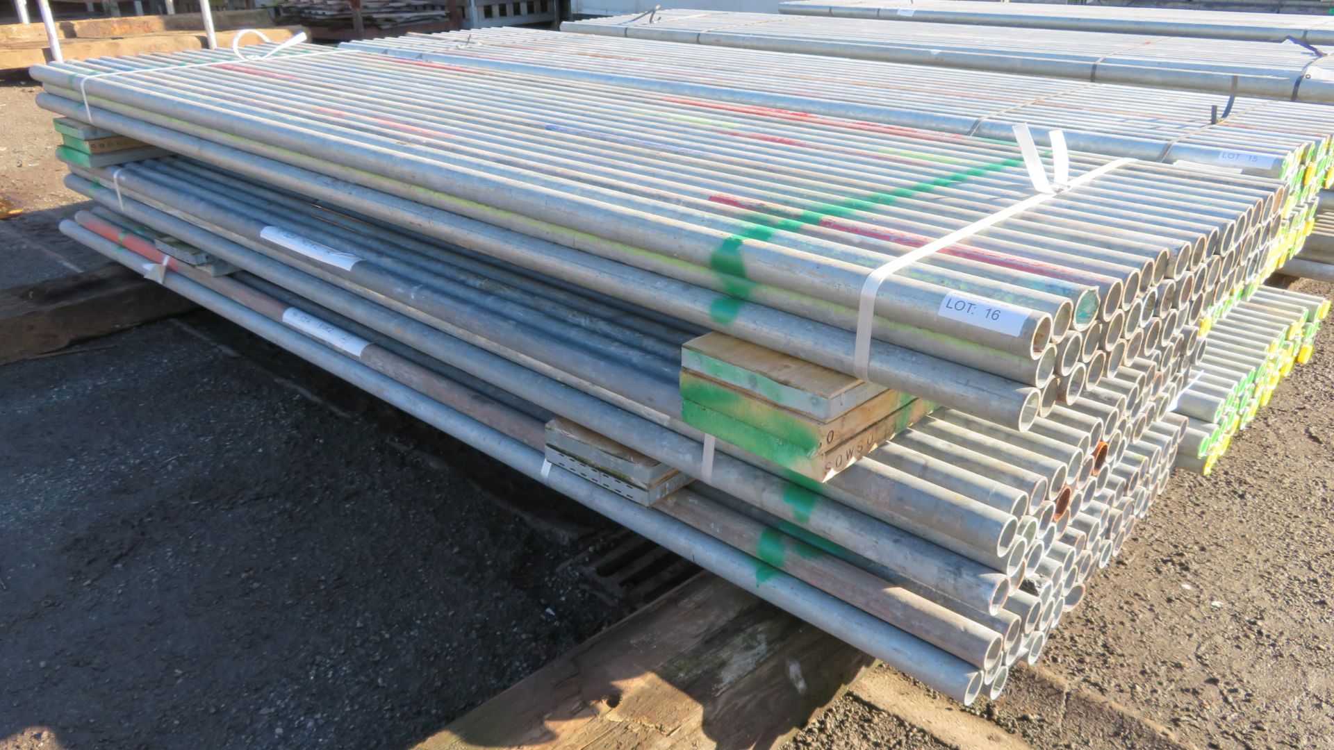 150x 10ft Galvanised Steel Scaffolding Poles 48mm Diameter x 4mm Thick. - Image 2 of 4