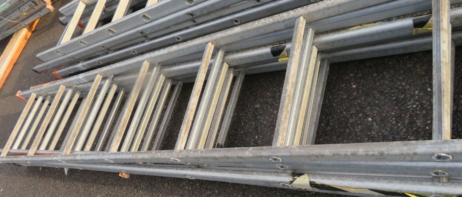 5x Aluminium 3m 10 Rung Scaffolding Ladder. - Image 3 of 3