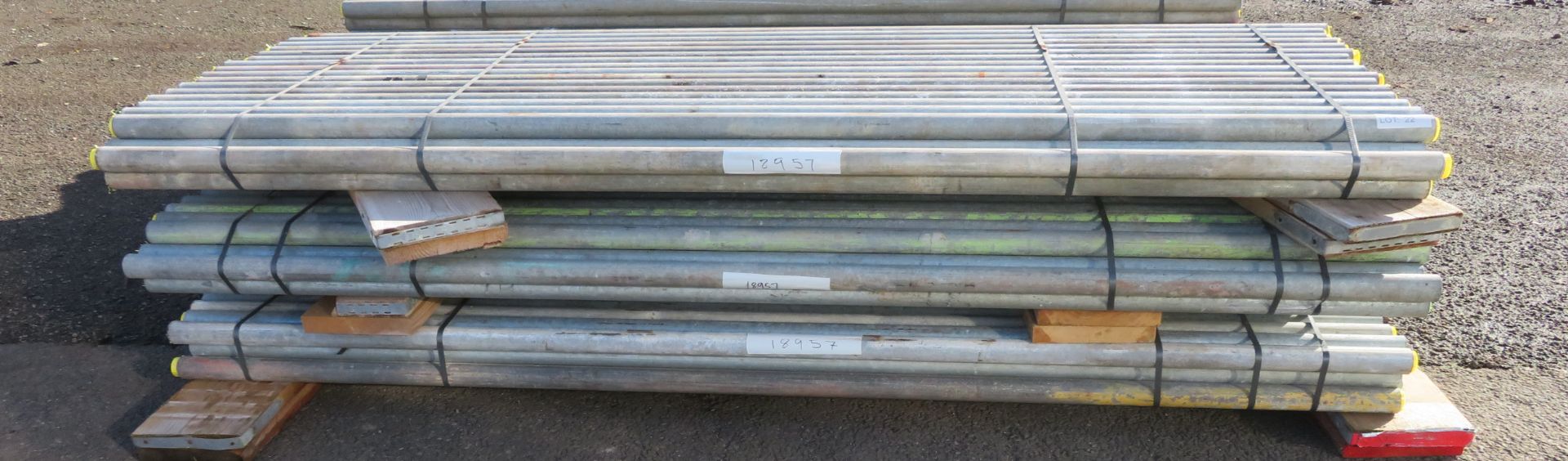 150x 8ft Galvanised Steel Scaffolding Poles 48mm Diameter x 4mm Thick.