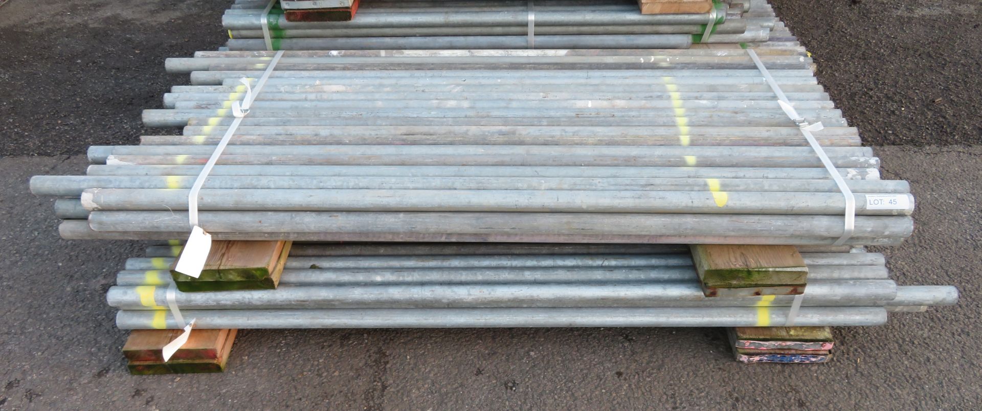 100x Various Length Galvanised Steel Scaffolding Poles. Lengths Range Between 6.5ft - 5.5ft.