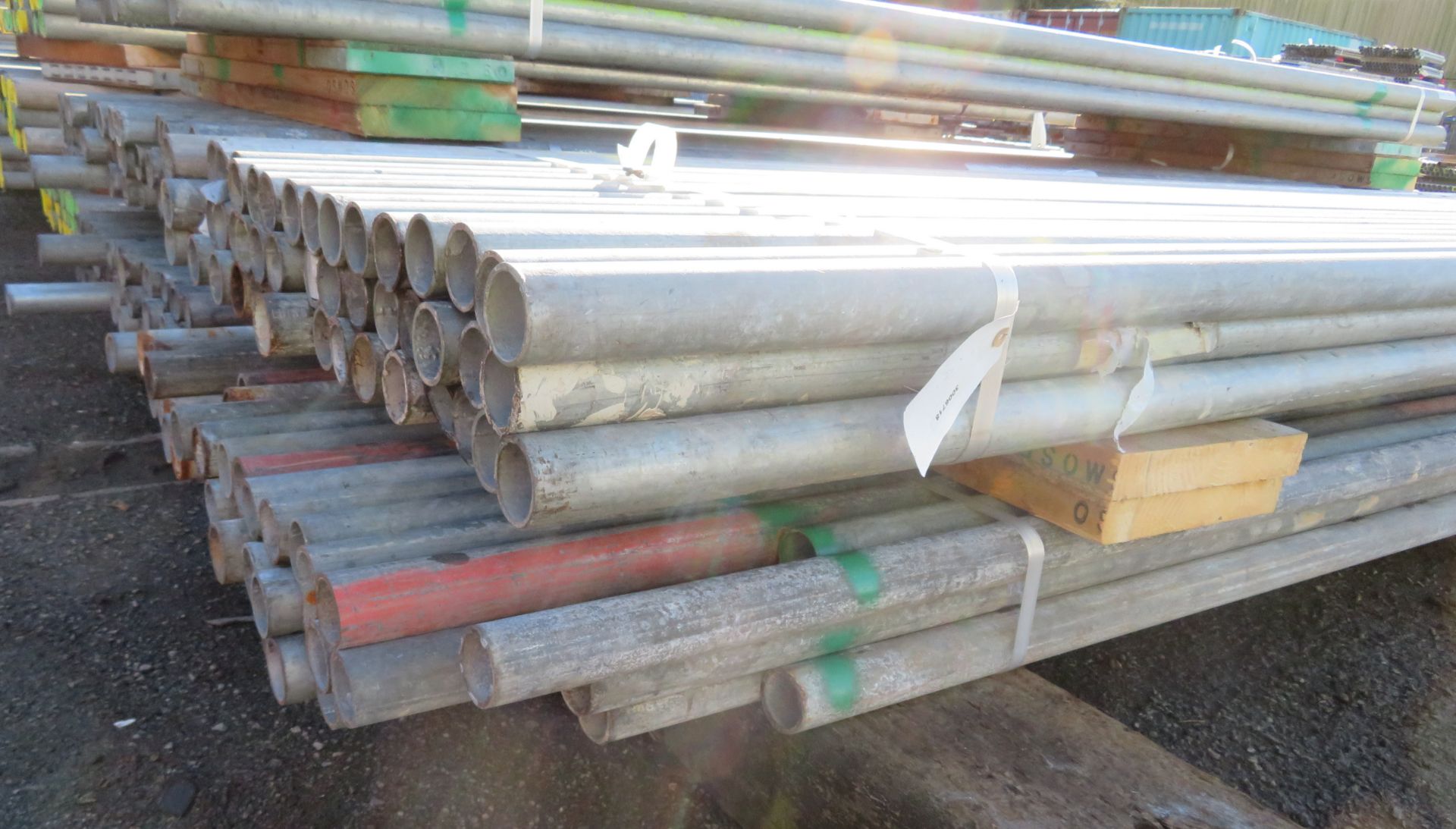 100x 10ft Galvanised Steel Scaffolding Poles 48mm Diameter x 4mm Thick. - Image 6 of 6