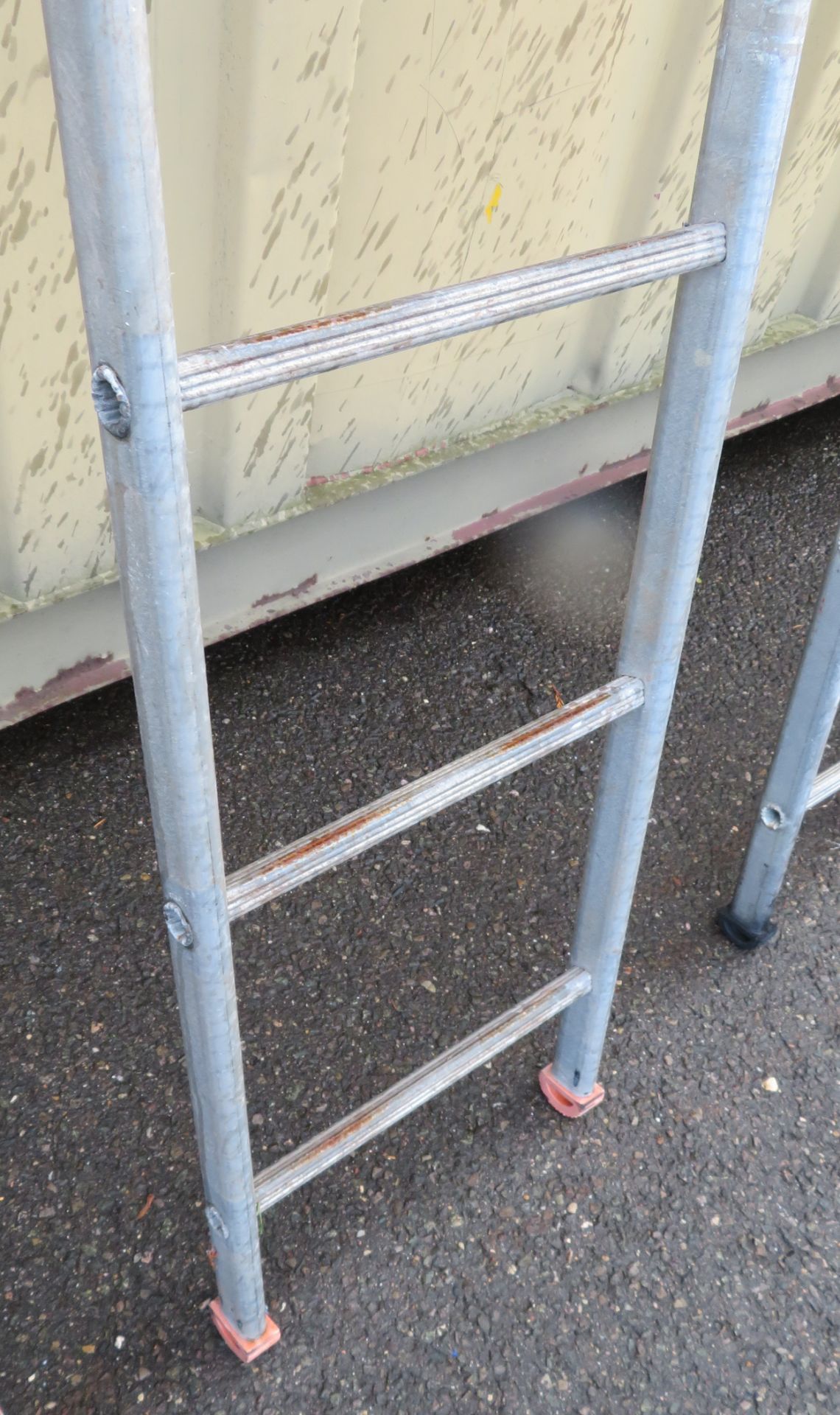 1x Aluminium 3m 10 Rung Scaffolding Ladder. - Image 3 of 3