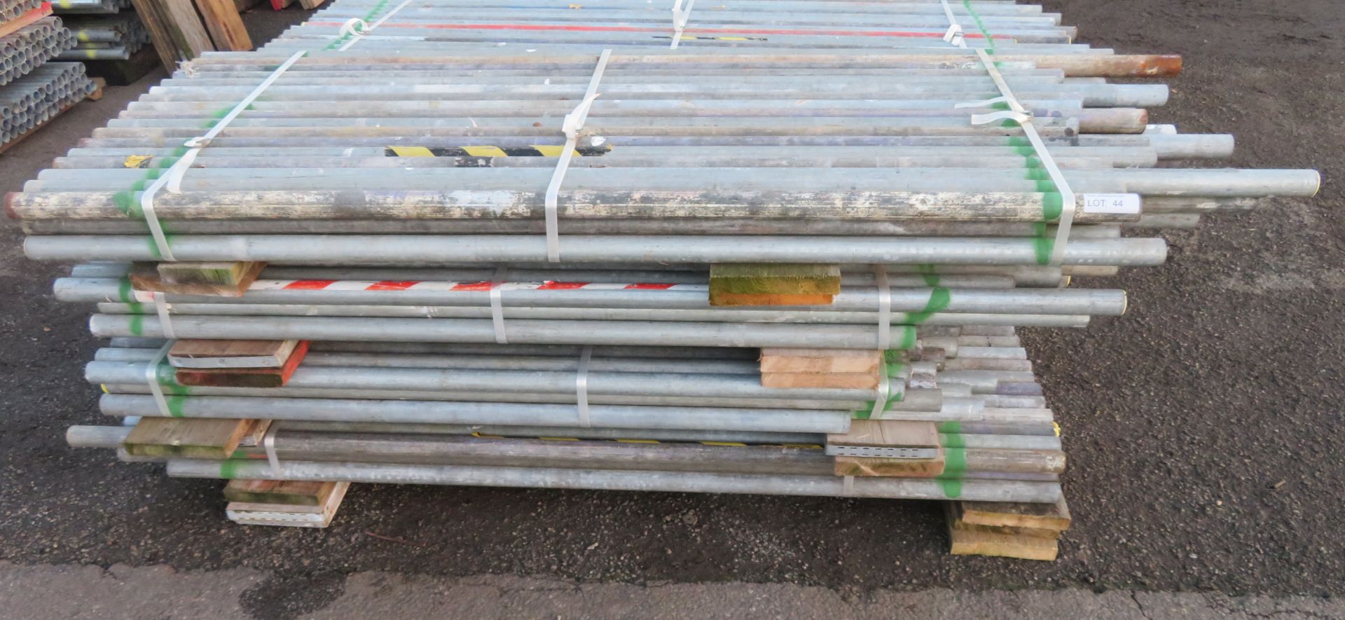 200x Various Length Galvanised Steel Scaffolding Poles. Lengths Range Between 7.5ft - 5ft.