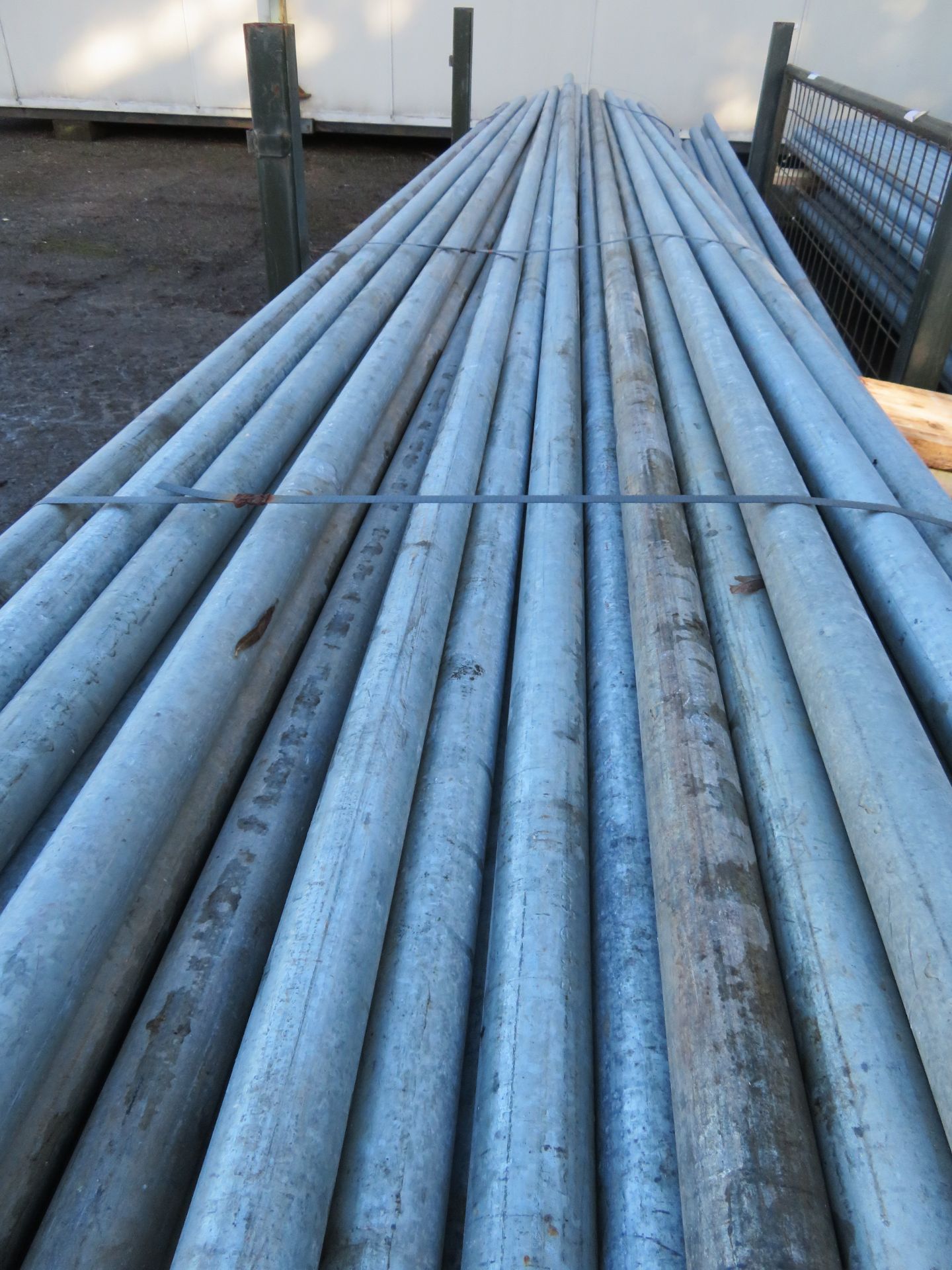 100x 16ft Galvanised Steel Scaffolding Poles 48mm Diameter x 4mm Thick. - Image 4 of 4