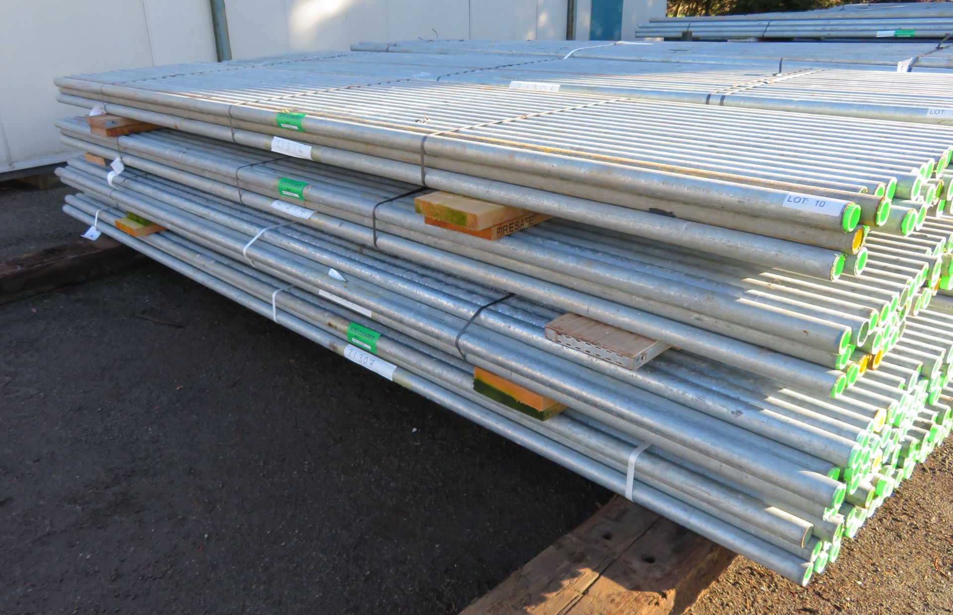 200x 13ft Galvanised Steel Scaffolding Poles 48mm Diameter x 4mm Thick. - Image 2 of 4