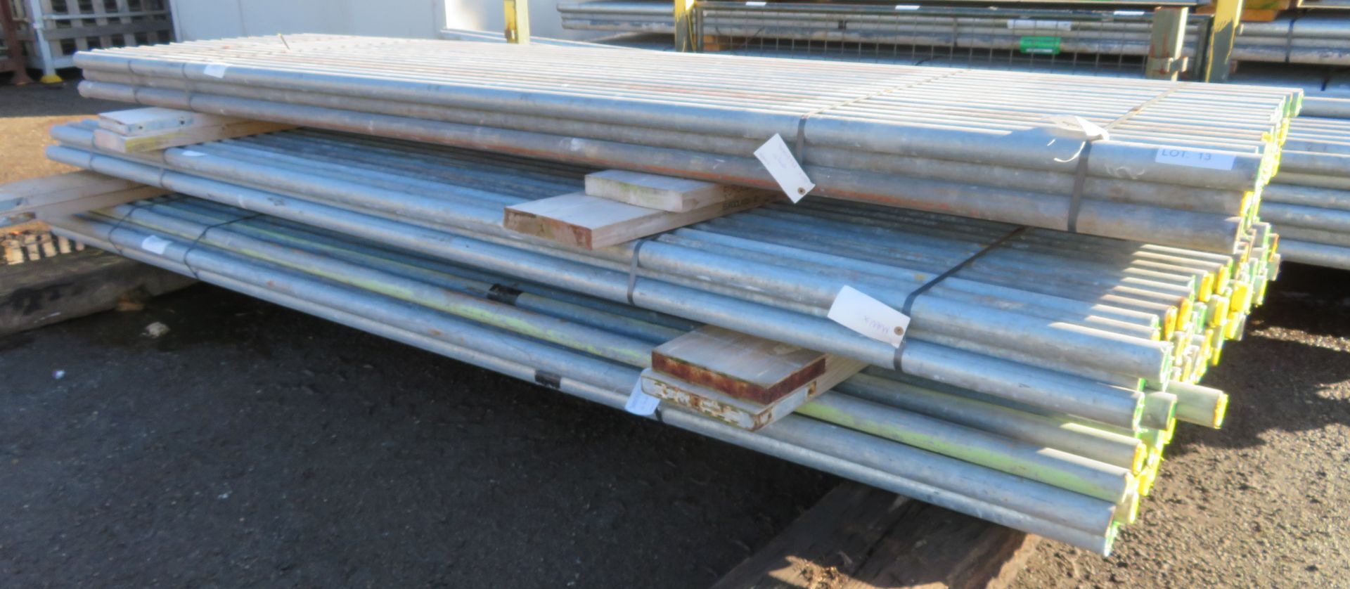 150x 10ft Galvanised Steel Scaffolding Poles 48mm Diameter x 4mm Thick. - Image 2 of 4